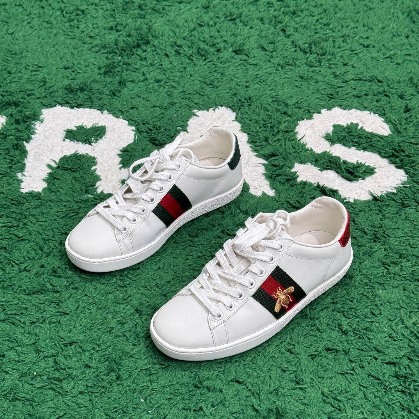 Gucci Gucci White Lowtop Sneakers us_5 Women Size US 5 / IT 35 - 1 Thumbnail
