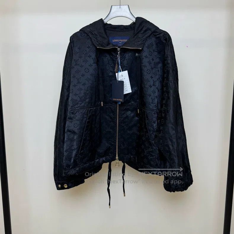 Louis Vuitton Louis Vuitton 24 Black full print assault jacket Size XS / US 0-2 / IT 36-38 - 1 Thumbnail