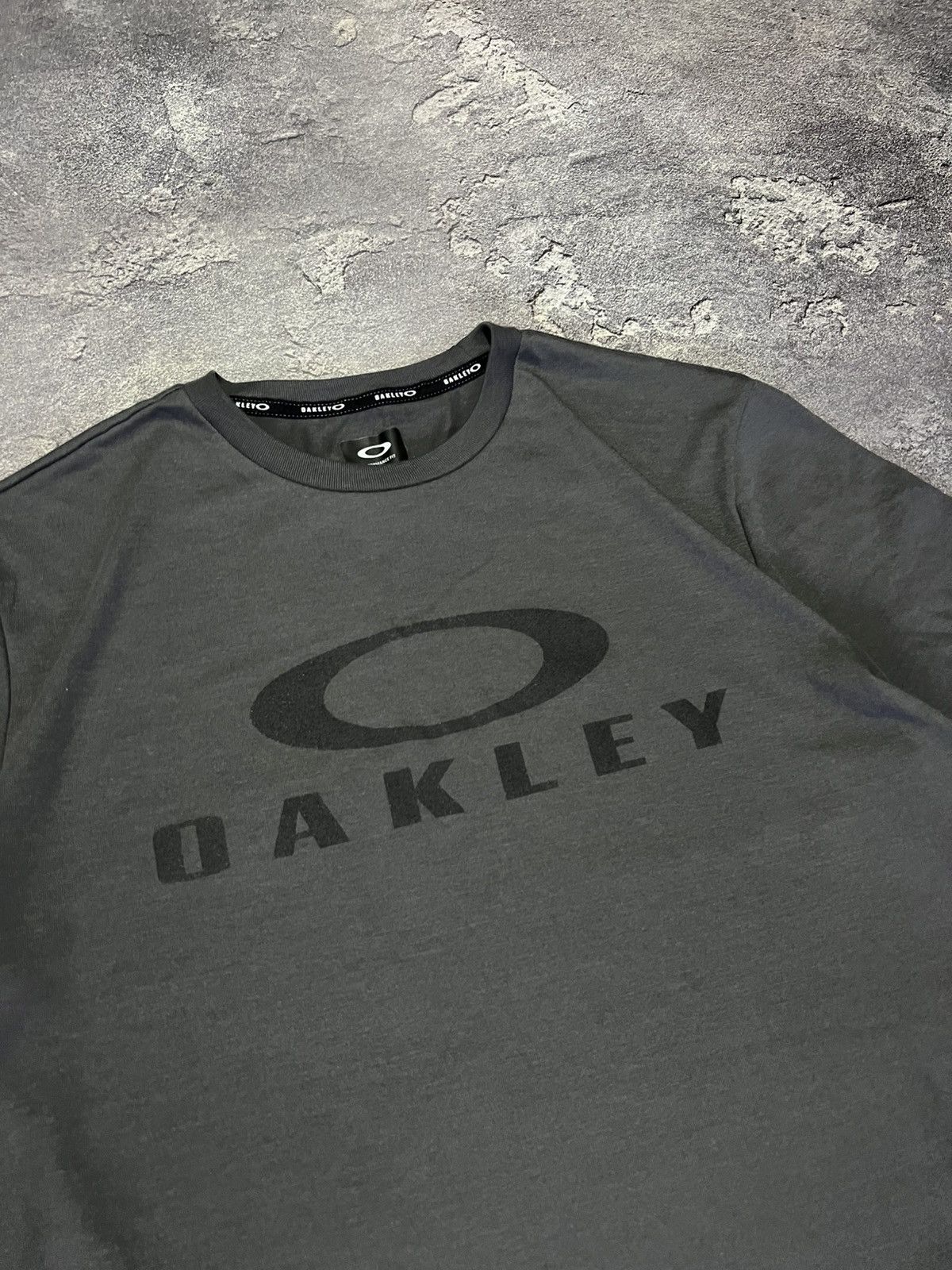 Oakley Vintage Oakley Spell Out Big Logo Outdoor T-Shirt Gray Size US M / EU 48-50 / 2 - 2 Thumbnail