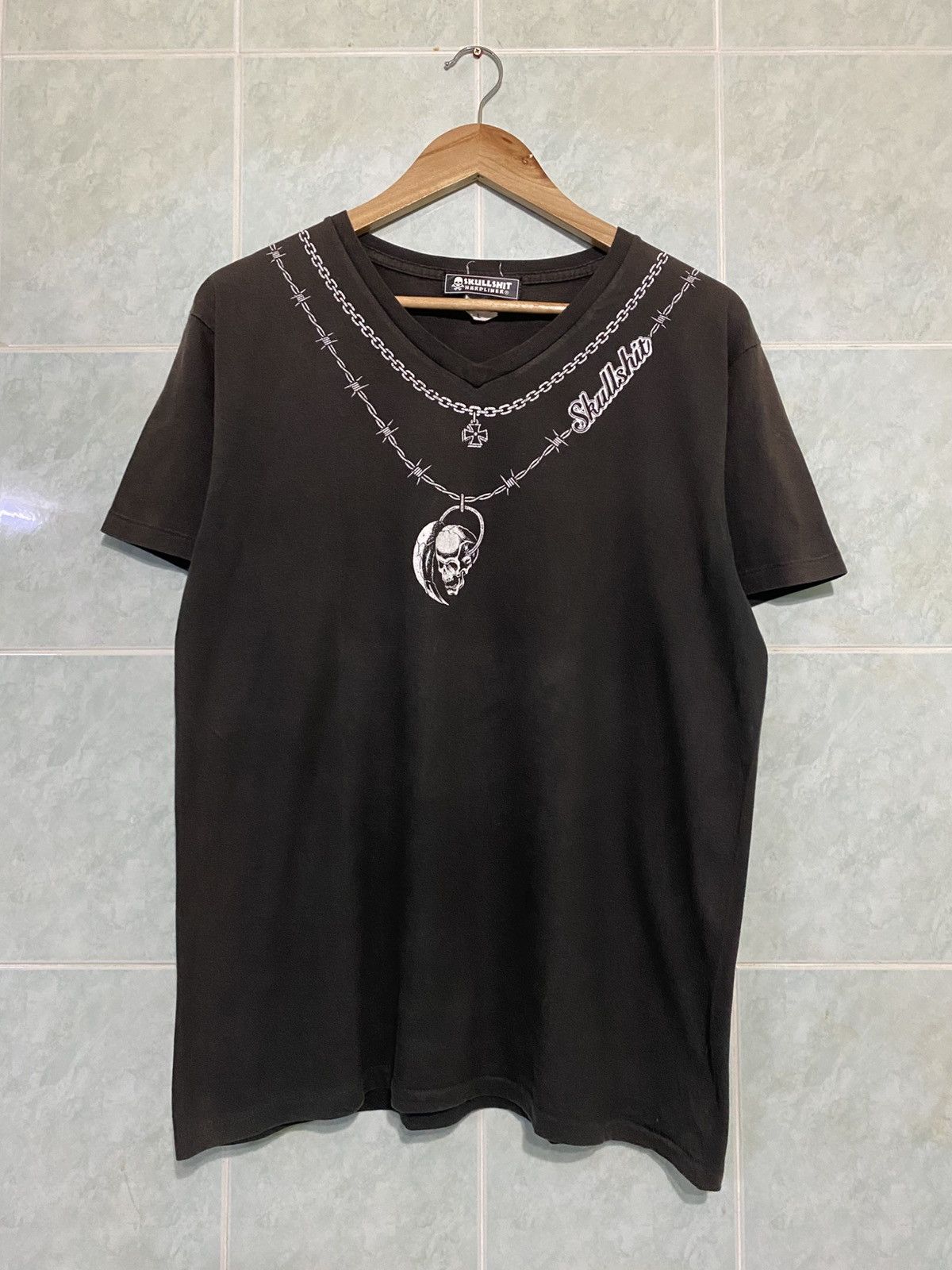 20471120 × Japanese Brand × Vintage VINTAGE SKULLSHIT CROSS CHAINS V COLLAR JAPAN TSHIRT Size US L / EU 52-54 / 3 - 1 Thumbnail