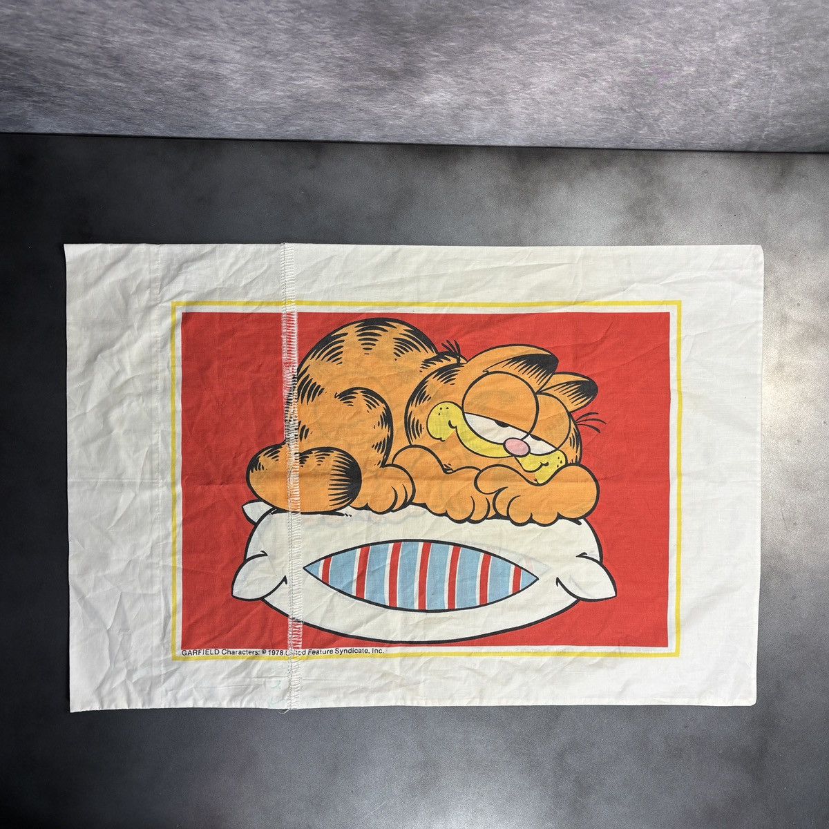 Vintage 1970s Garfield Pillow Case Vintage Bedding Bed Sheet Linens Size ONE SIZE - 13 Thumbnail