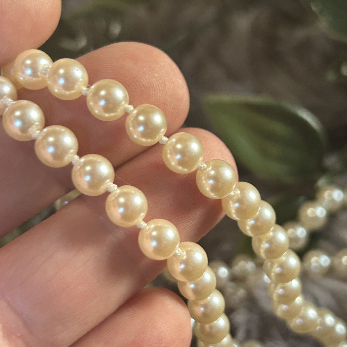 Vintage Vintage 70s-80s hand knotted bright cream pearl necklace Size ONE SIZE - 8 Thumbnail