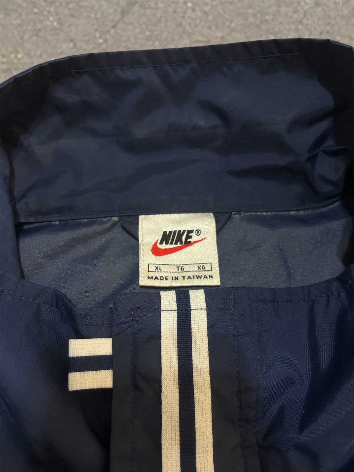 Nike Vintage Nike Windbreaker Jacket | Navy | 90s/00s Aesthetic Size US XL / EU 56 / 4 - 3 Thumbnail