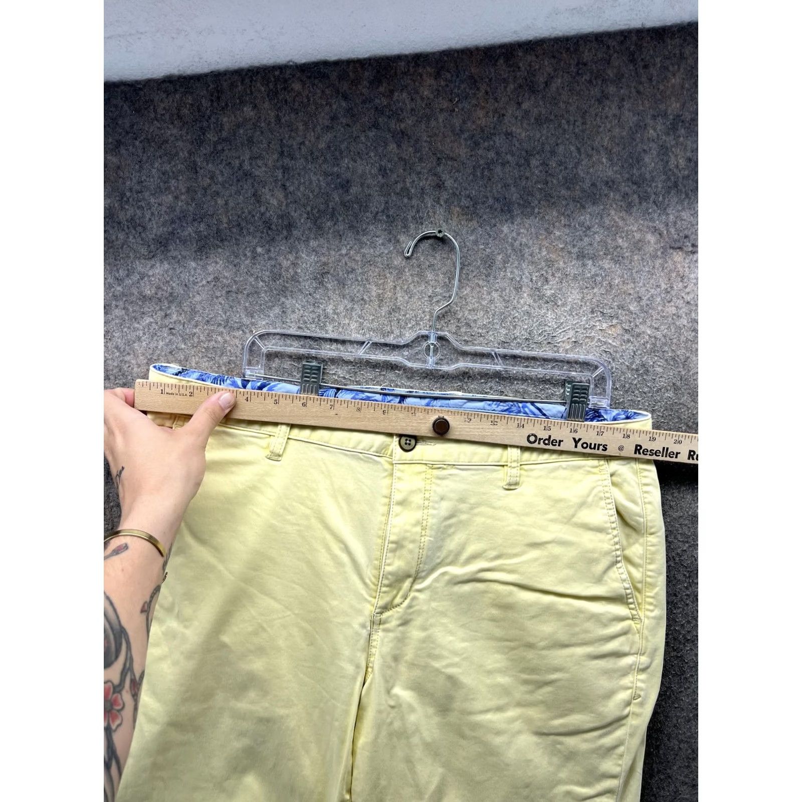 Tommy Bahama Tommy Bahama Shorts Mens 36 Yellow Chino Flat Front 9 Inseam Casual Summer Mens Size US 36 / EU 52 - 6 Thumbnail