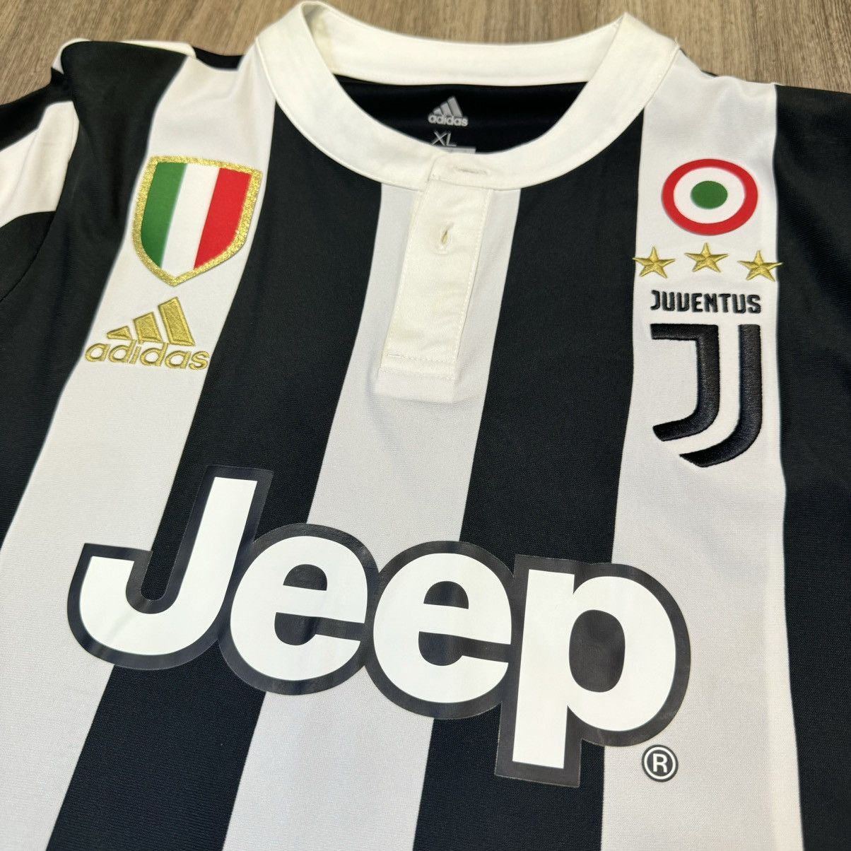 Adidas (Youth size)Juventus 17/18 home shirt #10 Dybala Size US S / EU 44-46 / 1 - 3 Thumbnail