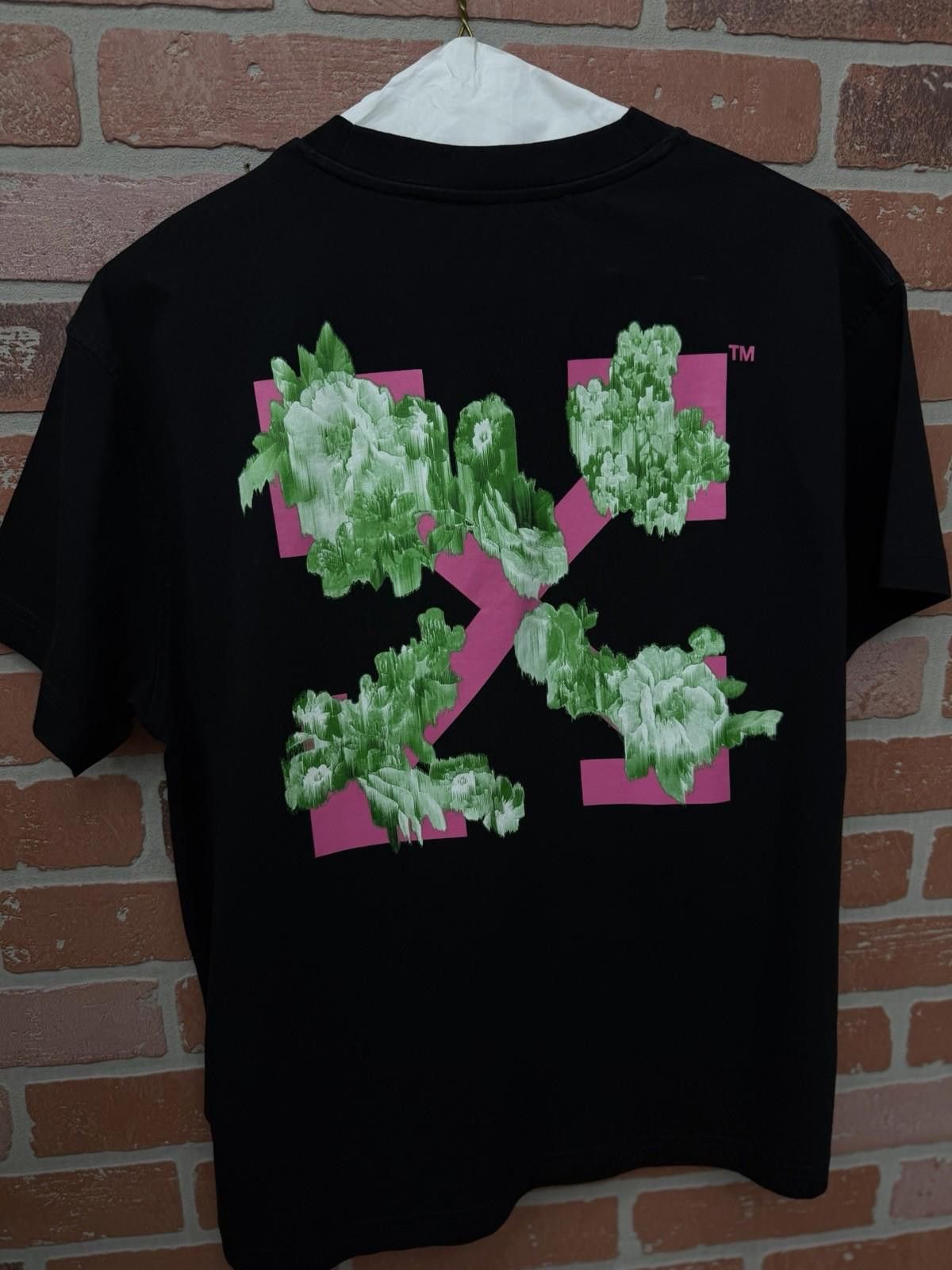 Off-White Off-White 'Colorful Back Logo' Black/Pink T-Shirt (USED) XS Size US XS / EU 42 / 0 - 3 Thumbnail