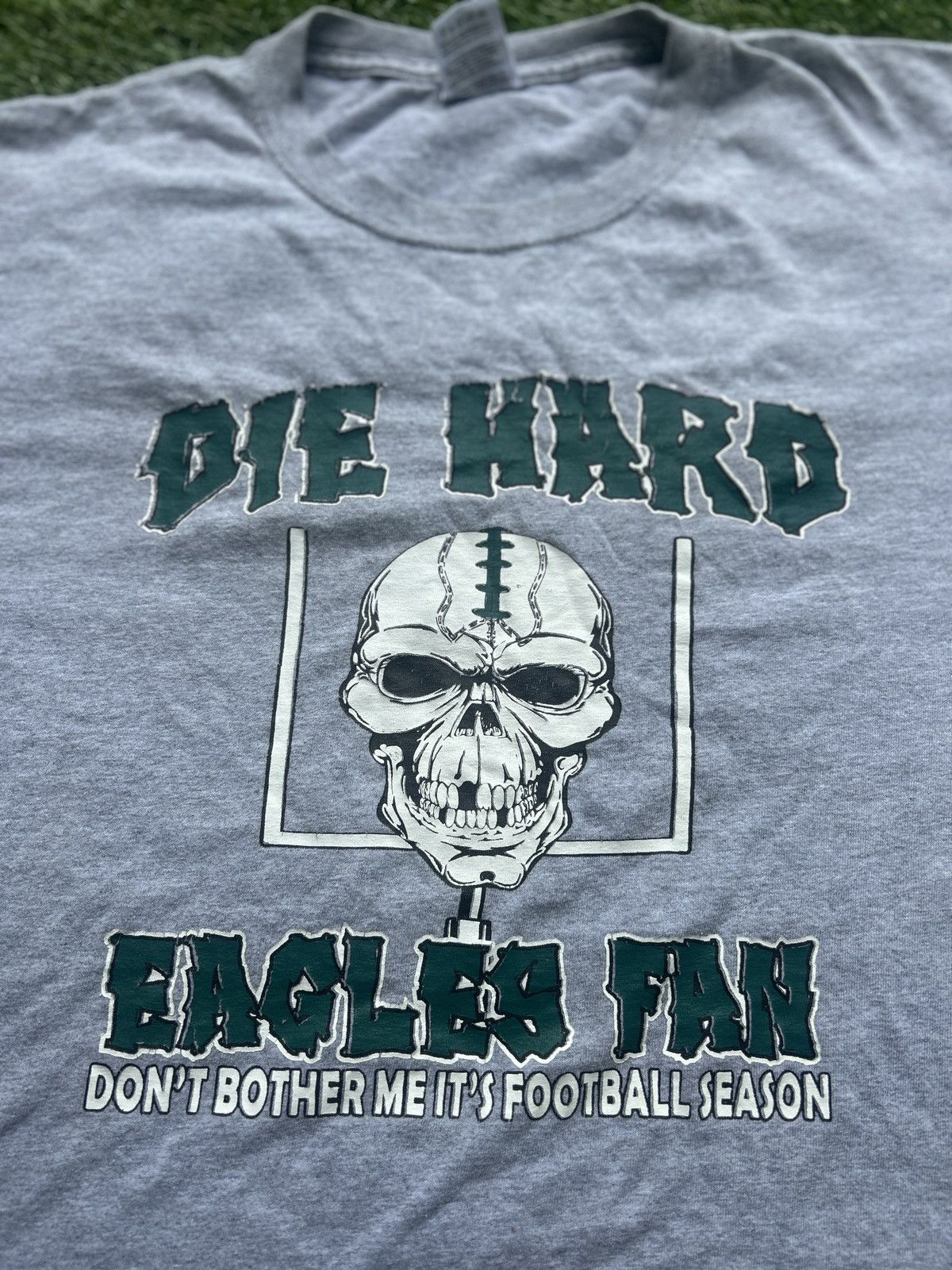 NFL Vintage 90s Die Hard Eagles Fan T-Shirt. Size US XL / EU 56 / 4 - 2 Thumbnail