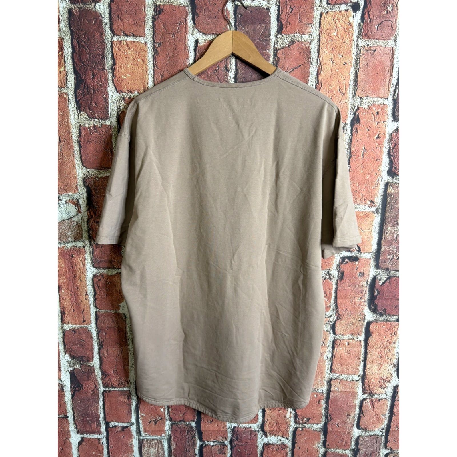 Asics BYLT Shirt Mens Beige 2XL Short Sleeve Crew Neck Cotton Blend T-Shirt Premium Basics Lux Drop Cut Logo Size US XXL / EU 58 / 5 - 3 Thumbnail