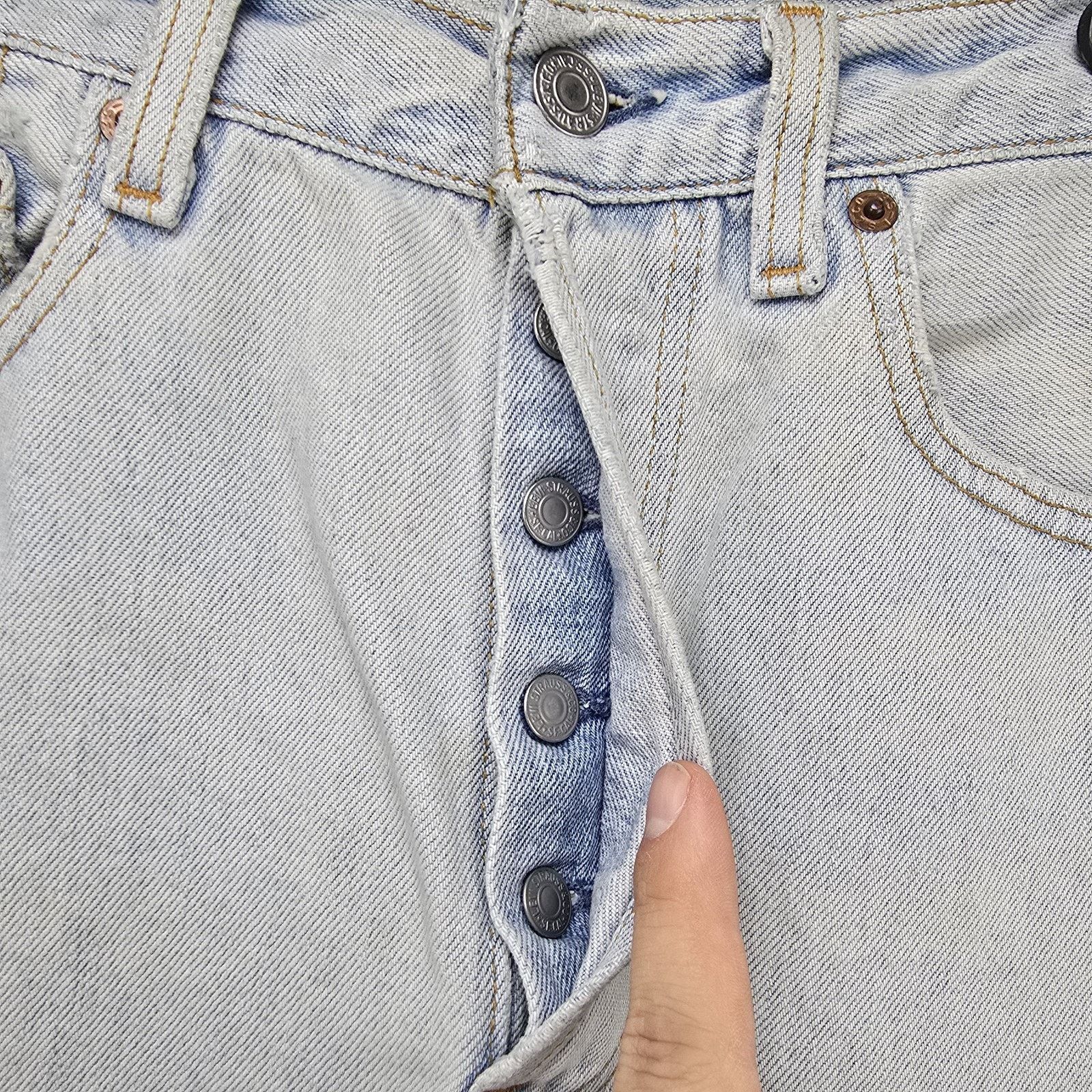 Levi's Vintage Levis 501 Jeans 32x30 (Fits 30x28) USA 90s *FLAWS* Size US 30 / EU 46 - 3 Thumbnail