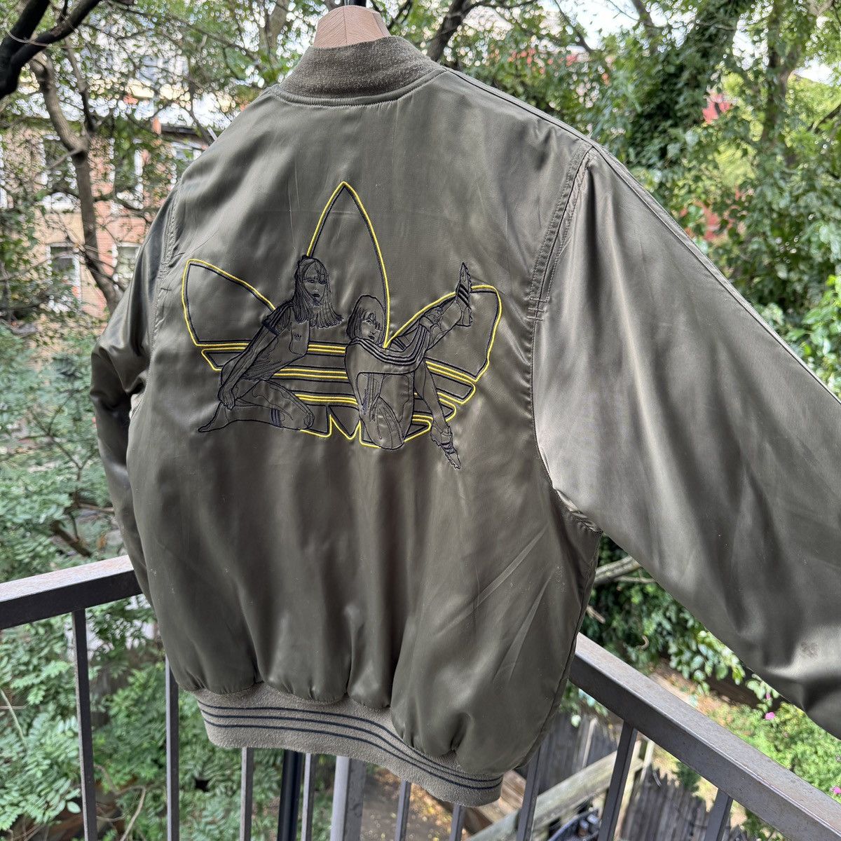 Adidas 2004 Adidas Thrashed Faded Distressed Jacket ERD Grunge Size US S / EU 44-46 / 1 - 11 Thumbnail