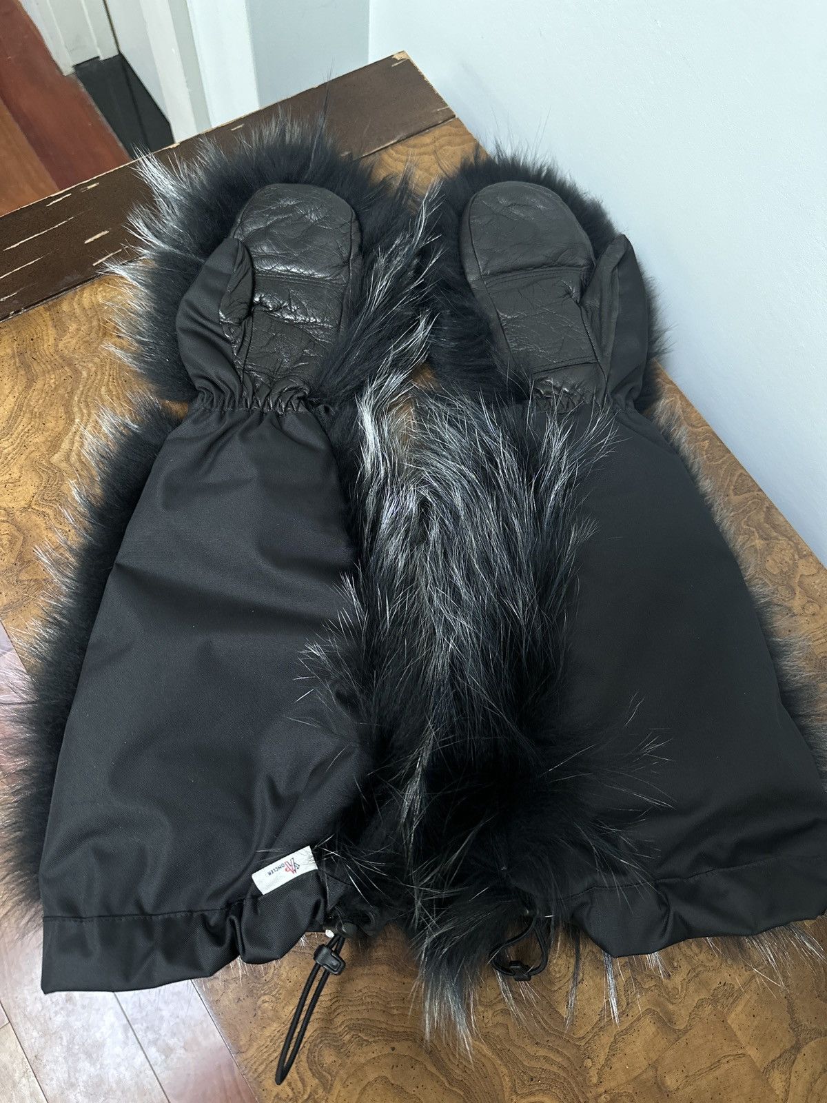 Moncler × Moncler Grenoble RARE Silver Fox Ski Gloves Size ONE SIZE - 3 Thumbnail