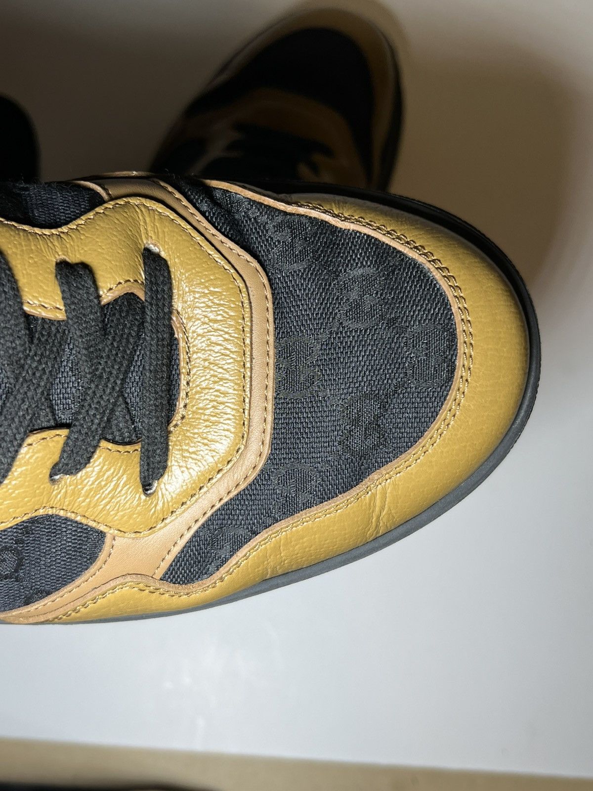 Gucci Gucci GG Supreme Embossed Chunk Low Camel and black leather Size US 13 / EU 46 - 17 Thumbnail