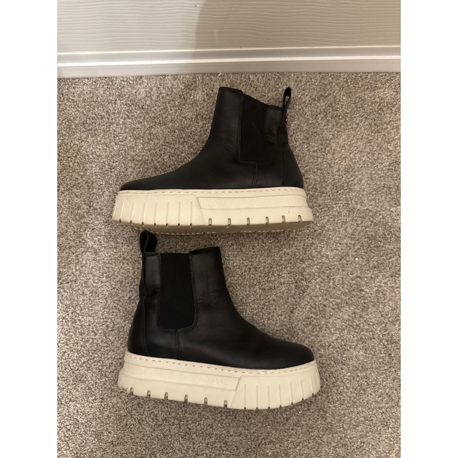 J/Slides J/Slides Black Leather Platform W's Riley Chelsea Boot, 6 Size US 6 / IT 36 - 7 Thumbnail
