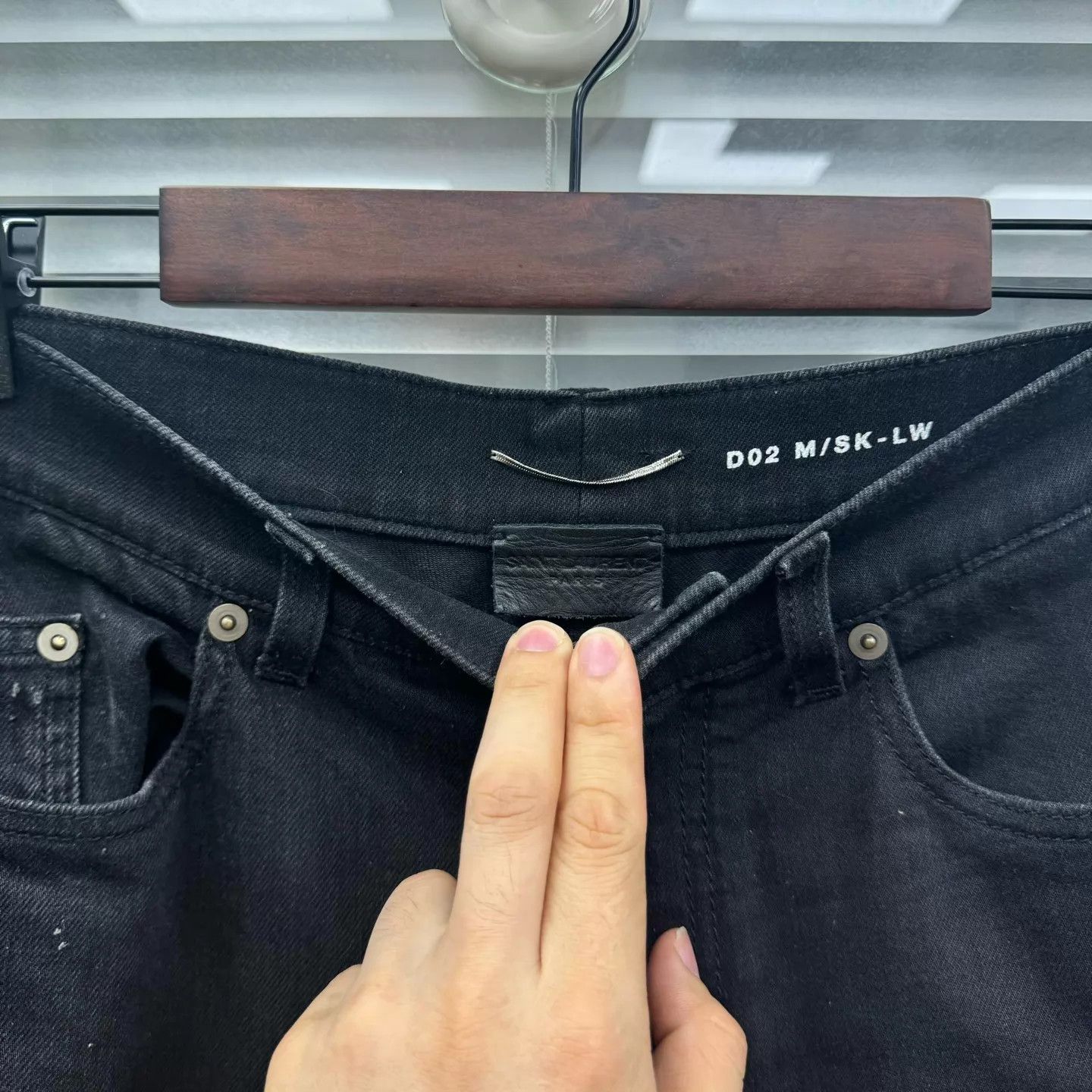 Saint Laurent Paris SLP D02 Knee Knife-Cut Ripped Jeans 32 Like New Size US 32 / EU 48 - 4 Thumbnail