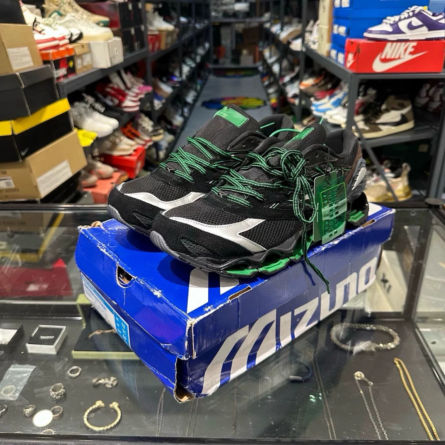 Mizuno Mizuno Green Lowtop Sneakers 12 Men Size US 12 / EU 45 - 1 Thumbnail