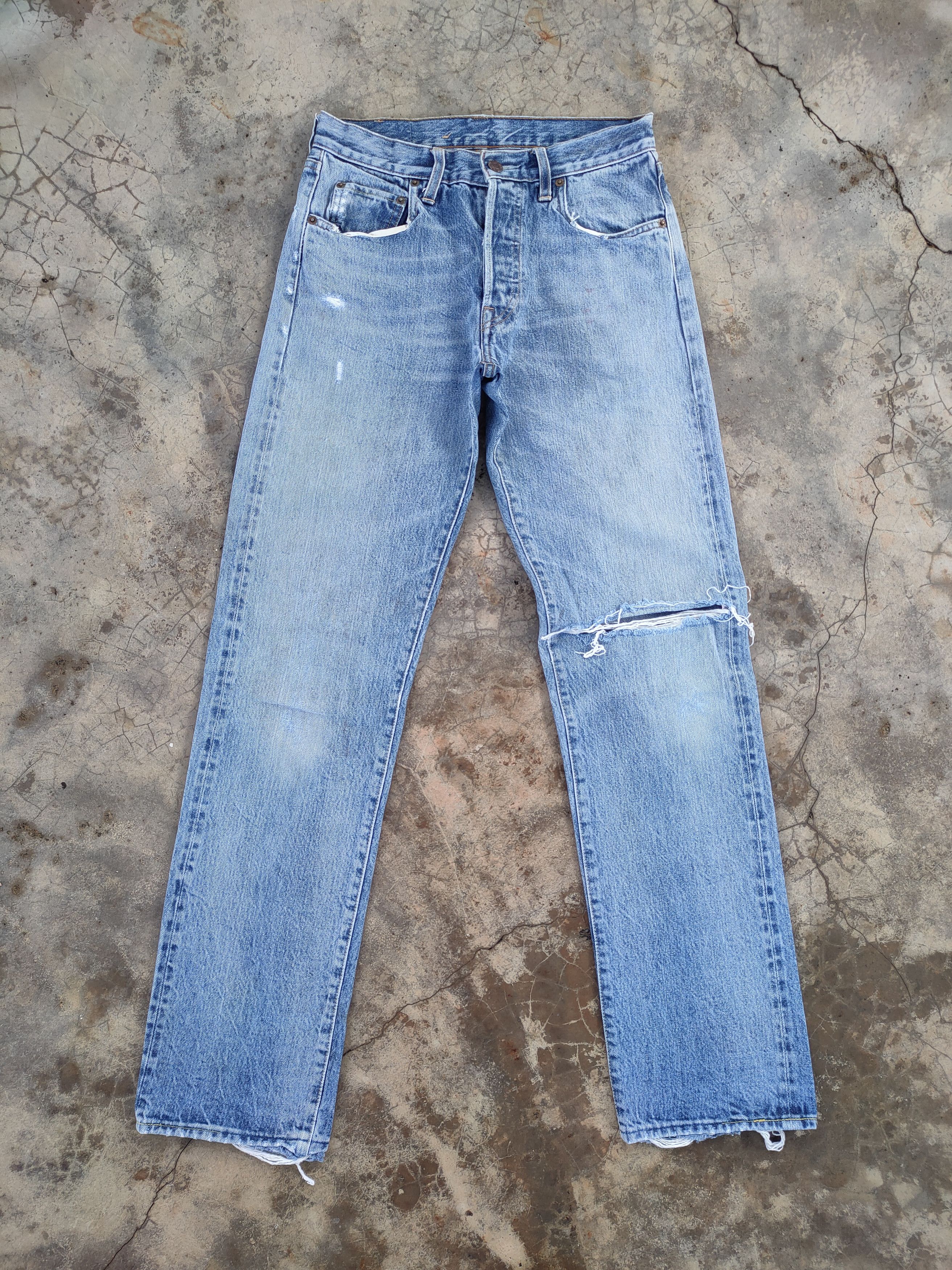 Levi's Vintage Clothing VINTAGE LEVI'S 501 BIG E SELVAGE DISTRESSED JEANS PANTS Size US 28 / EU 44 - 2 Thumbnail