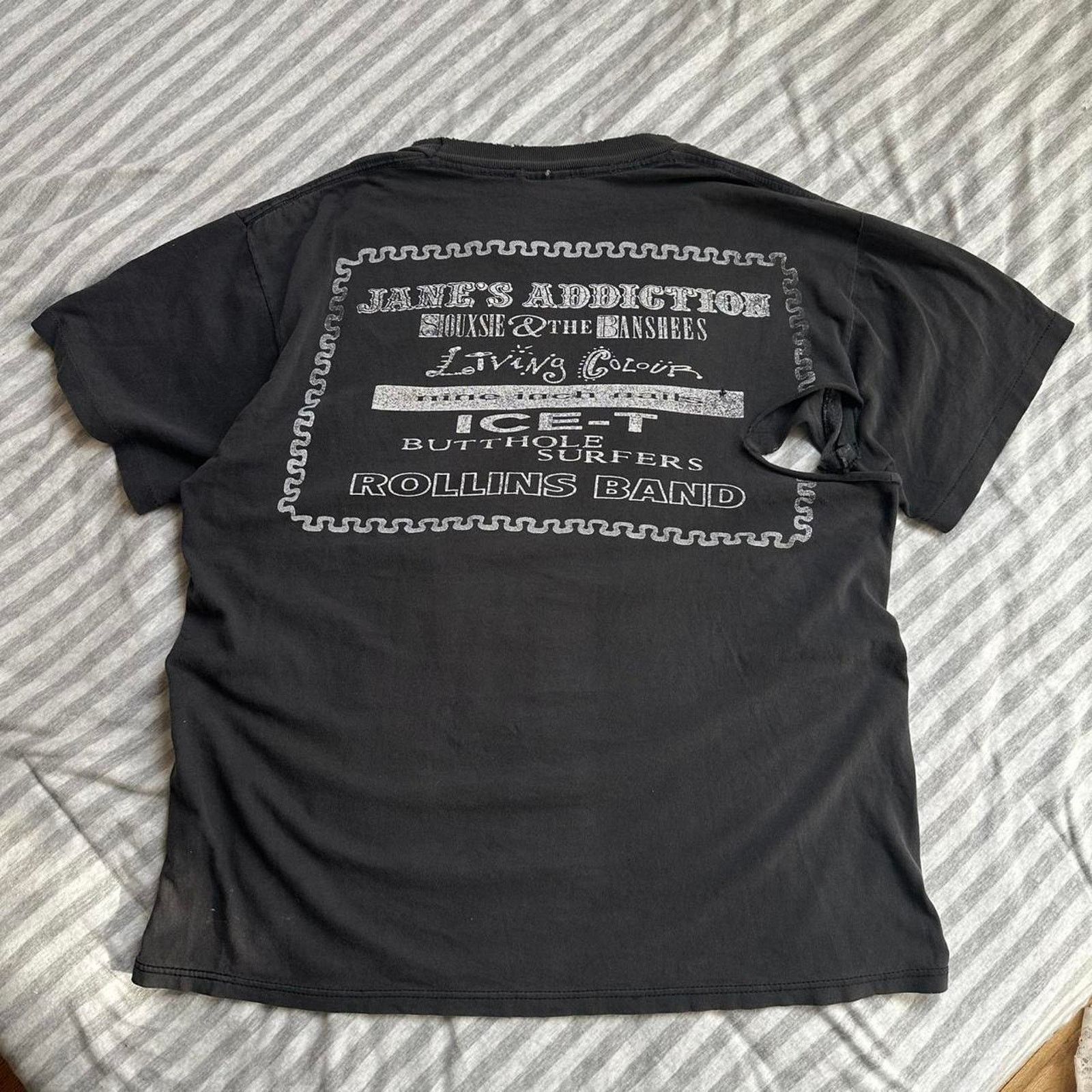 Band Tees × Vintage Rare Vintage 90s Lolla Palooza Thrashed Graphic Band Shirt Size US M / EU 48-50 / 2 - 4 Thumbnail