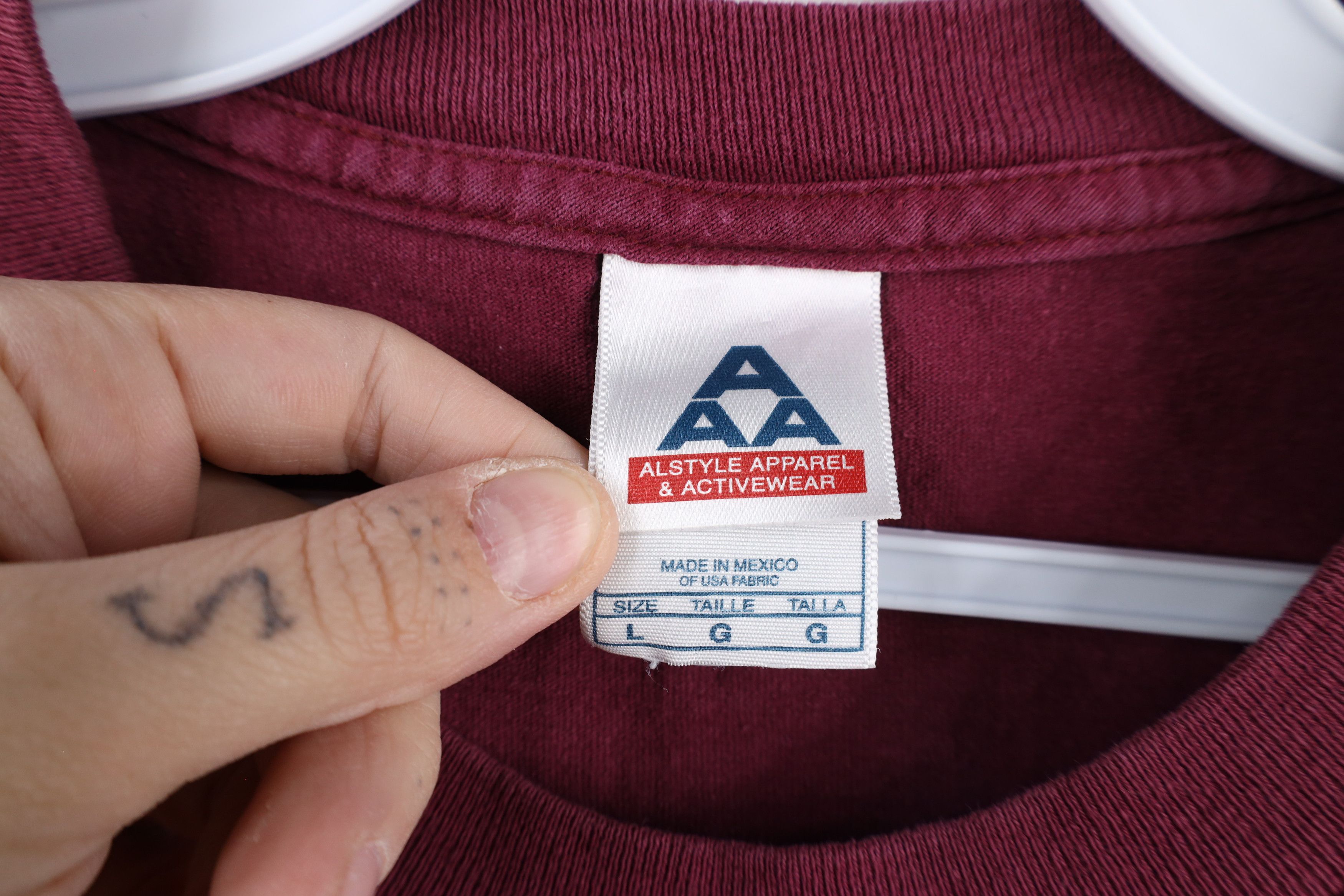 Vintage Vintage 90s Streetwear Faded Blank Cotton T-Shirt Maroon Size US L / EU 52-54 / 3 - 7 Thumbnail