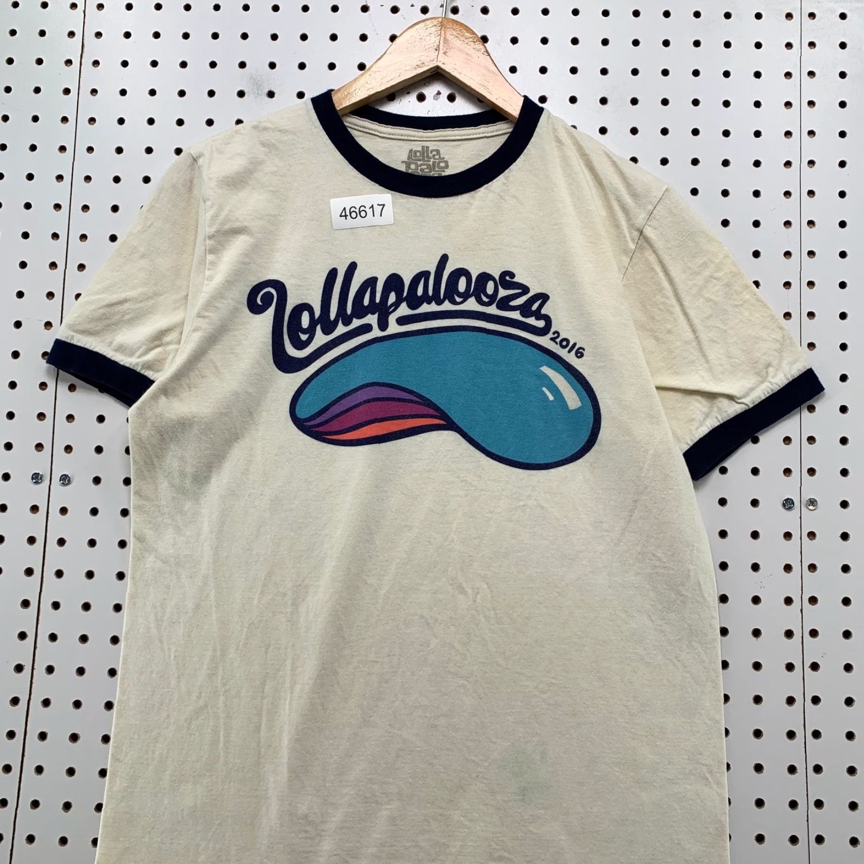 Vintage Lollapalooza Shirt Mens Small Beige Blue 2017 RInger Music Festival Chicago Shirt Mens Small Beige Blue 2017 Lollapalooza Size US S / EU 44-46 / 1 - 3 Thumbnail