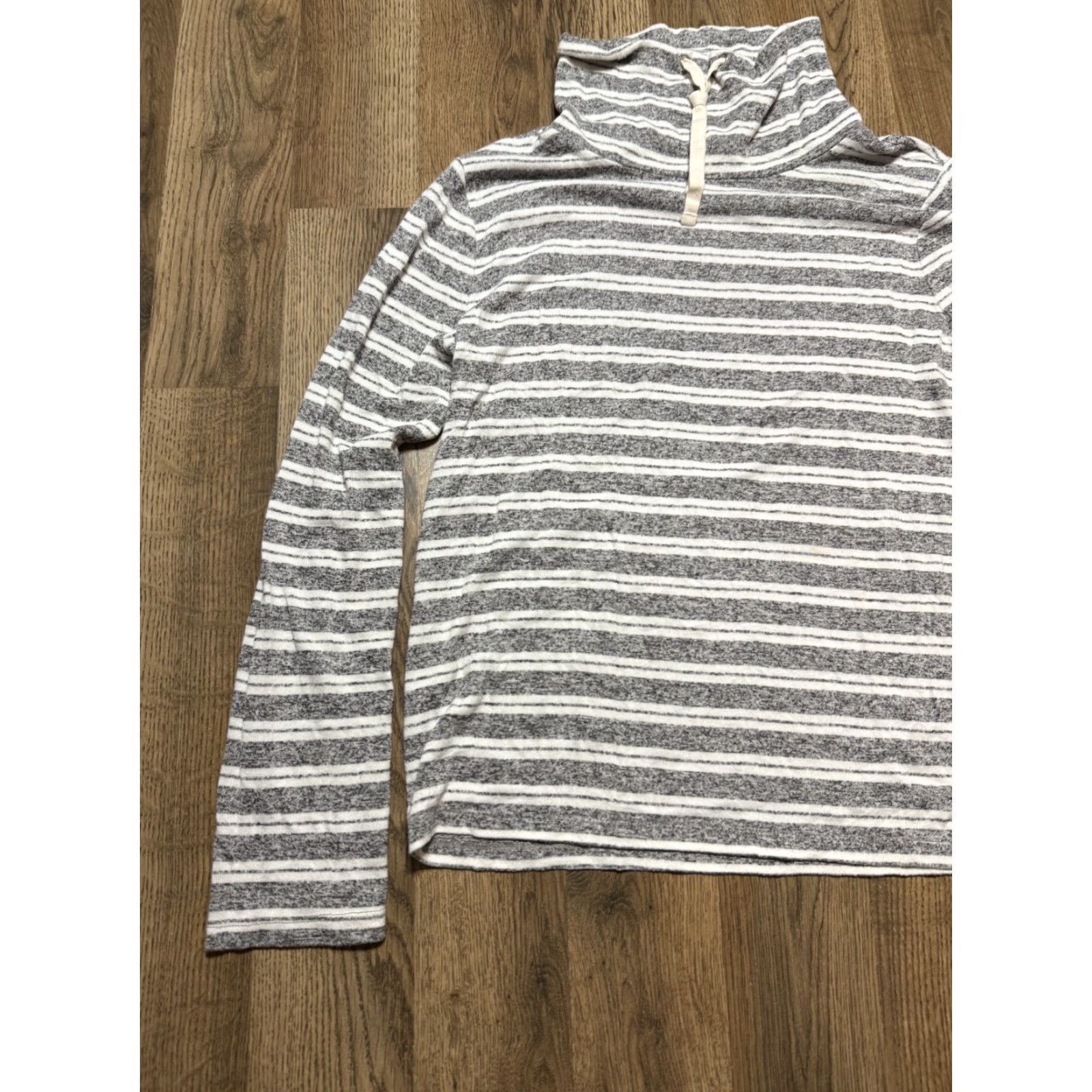 J.Crew J. Crew Shirt Women's Small Gray White Striped Long Sleeve Turtleneck Pullover Casual Knit Shirt Womens Short Analysis? Size S / US 4 / IT 40 - 3 Thumbnail