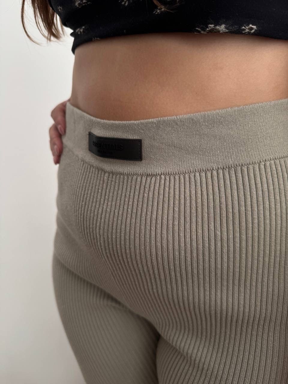 Fear of God Essentials Fear of God Beige Rib Leggings Rib knit FW25 Size 34" / US 12 / IT 48 - 3 Thumbnail