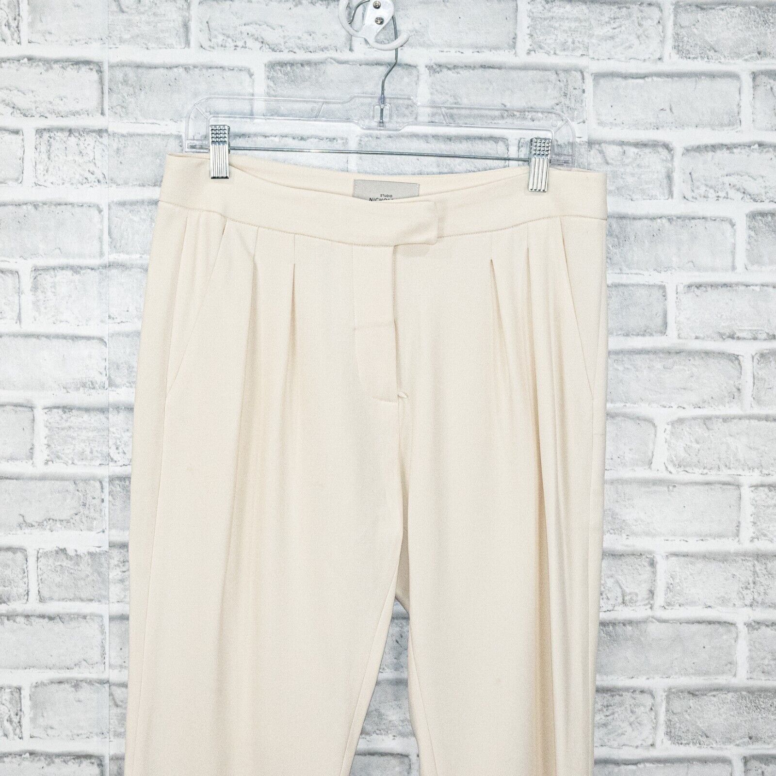 Studio Nicholson STUDIO NICHOLSON Pleated Cropped high Rise Trouser Cream Size 26" / US 2 / IT 38 - 6 Thumbnail