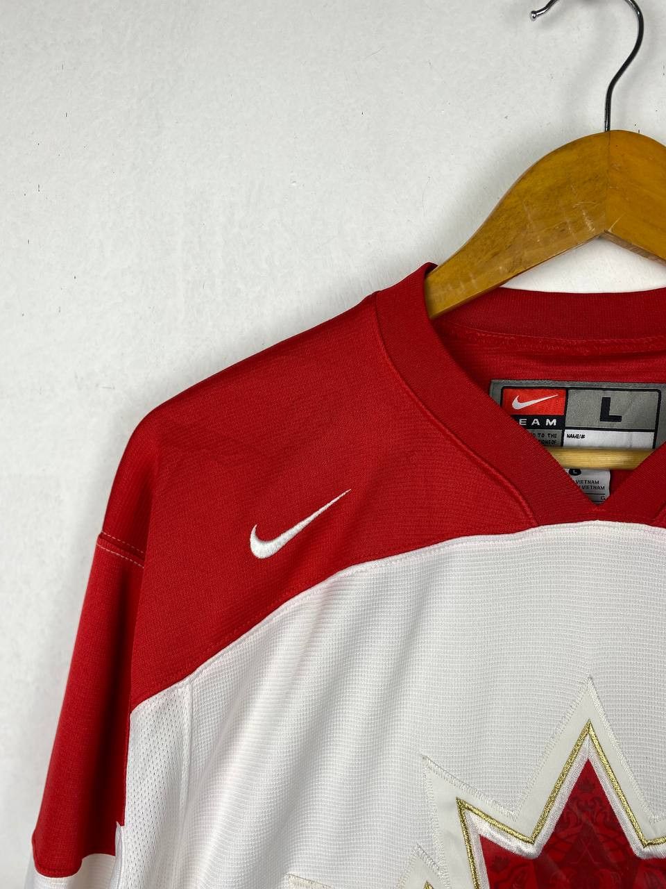 Nike vintage nike canada olympic vancouver jersey nice design Size US L / EU 52-54 / 3 - 3 Thumbnail
