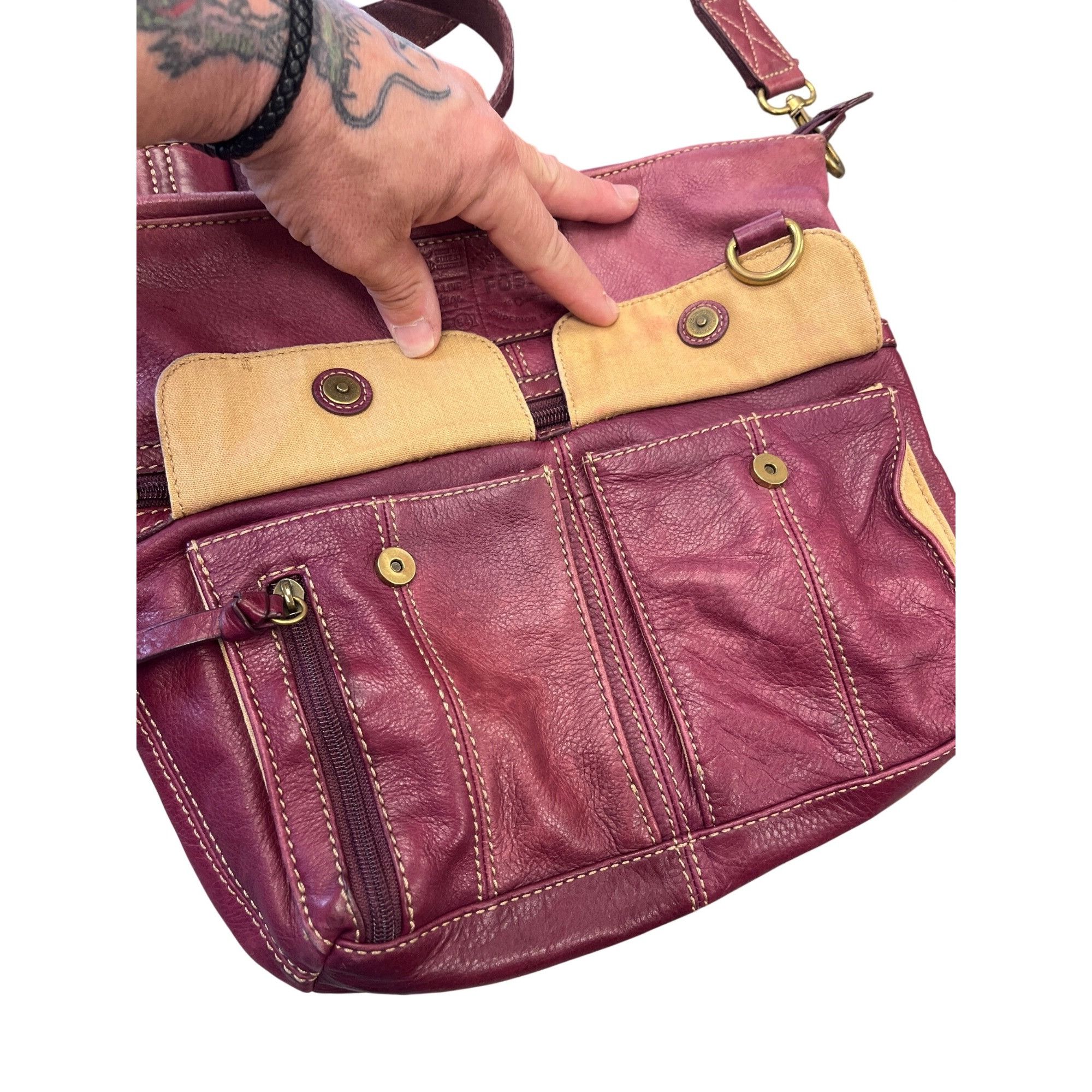 Fossil Fossil VTG wms red gold ware leather crossbody shoulder hand Size ONE SIZE - 5 Thumbnail