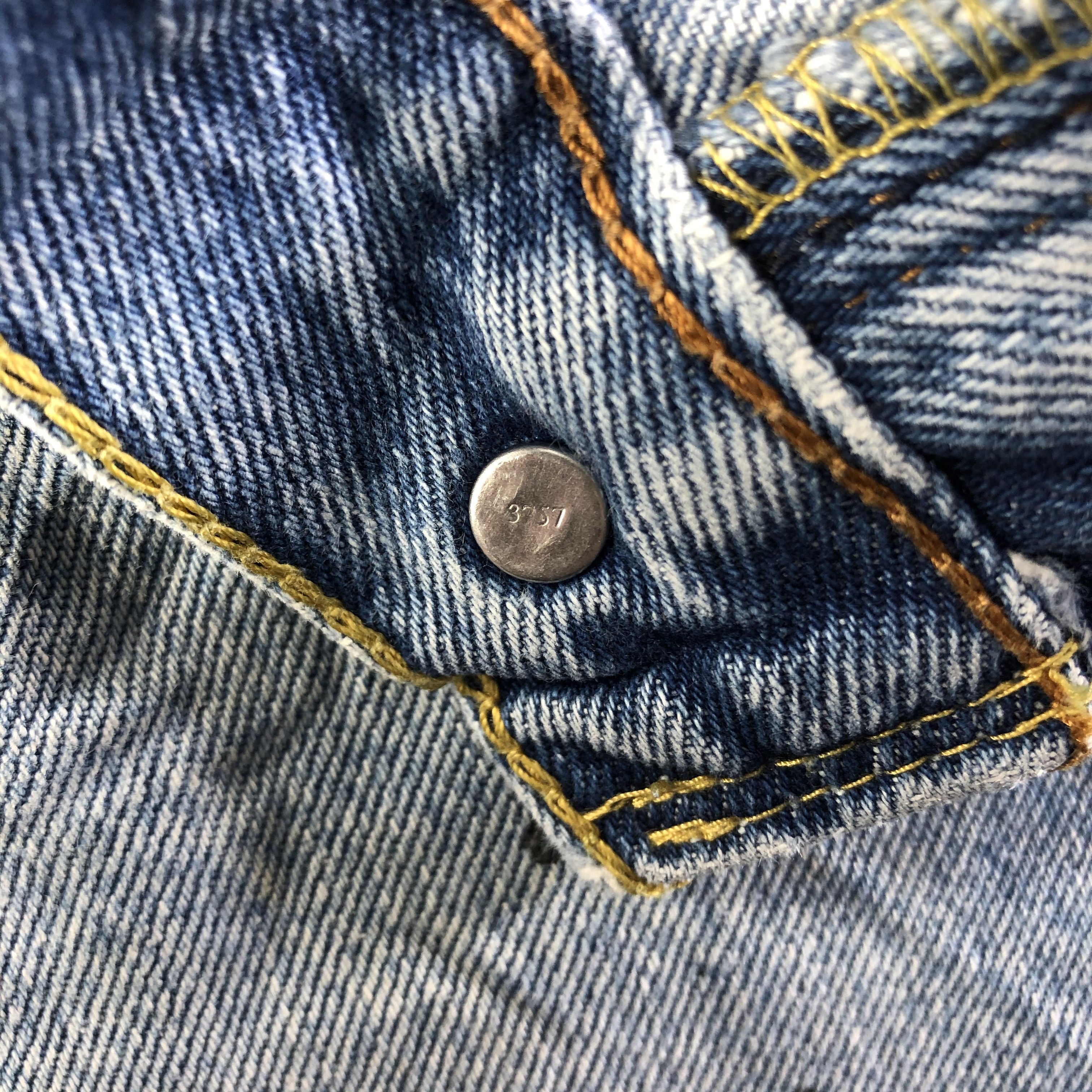 Levi's Vintage Light Wash Levis 505 Jeans-J4306 Size US 35 - 10 Thumbnail