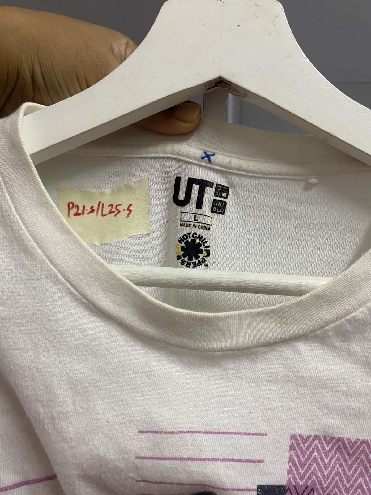Band Tees × Uniqlo Uniqlo Band Red hot chlili pepers Size US L / EU 52-54 / 3 - 2 Thumbnail