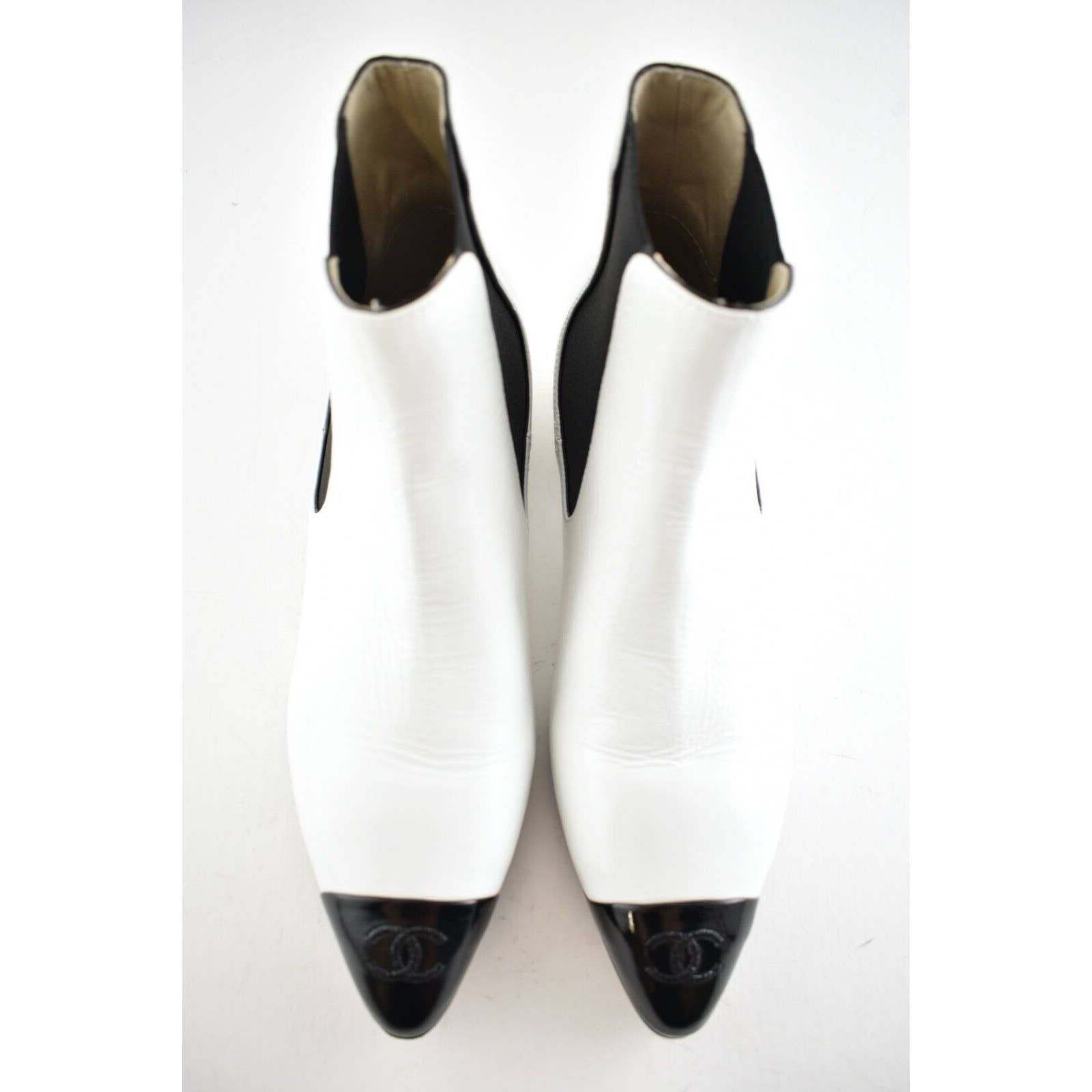 Chanel Chanel 19B White Black Leather Cone CC Logo Ankle Short Size US 8 / IT 38 - 4 Thumbnail