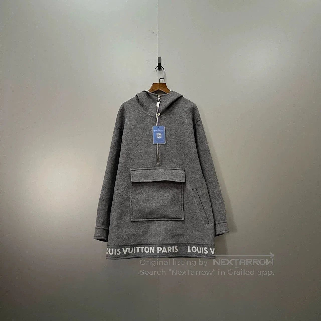 Louis Vuitton louis vuitton logo half. Size US XS / EU 42 / 0 - 1 Thumbnail