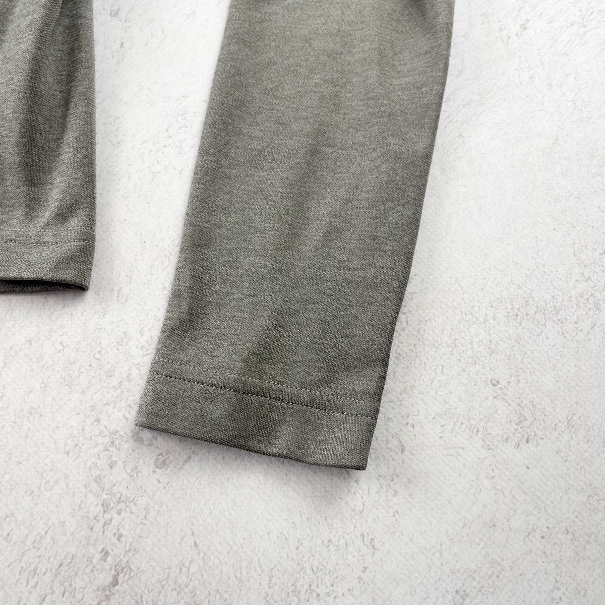 Arc'teryx Arc’teryx 2015 Taupe Gray Zip Up Lightweight Sweater Women’s Size S / US 4 / IT 40 - 4 Thumbnail