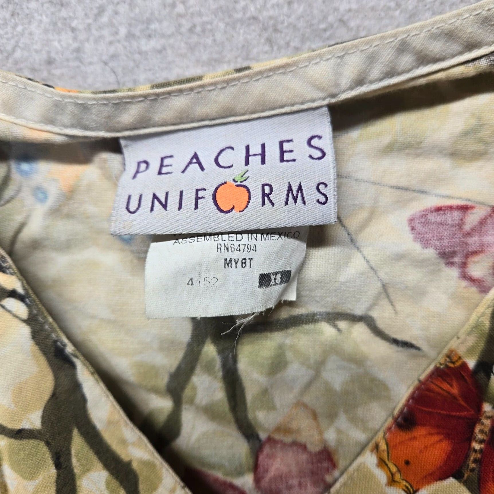Gloverall VINTAGE Peaches Women's Button Up Scrub Top Shirt XS White Butterflies Cotton Blend Size US XS / EU 42 / 0 - 3 Thumbnail