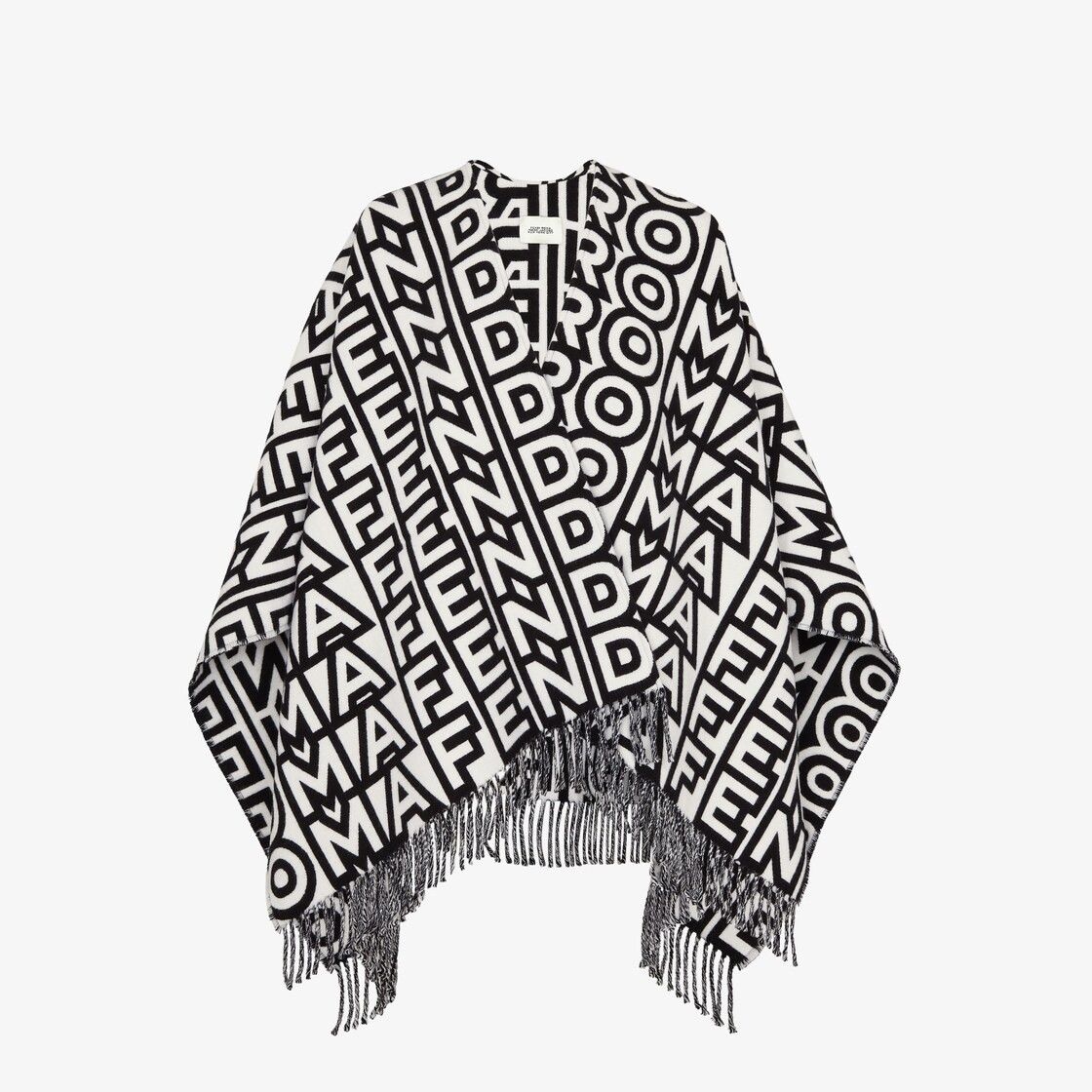 Fendi o1loc1c0824 Size: OS / Scarf in Black/White Size ONE SIZE - 1 Thumbnail