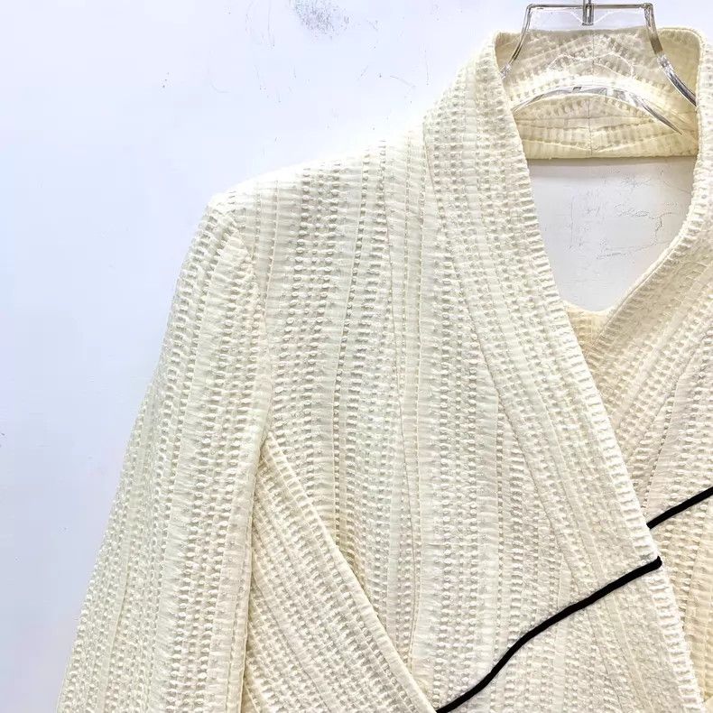 Chanel Chanel Off-white cotton pearl button long-sleeved jacket Size XS / US 0-2 / IT 36-38 - 3 Thumbnail