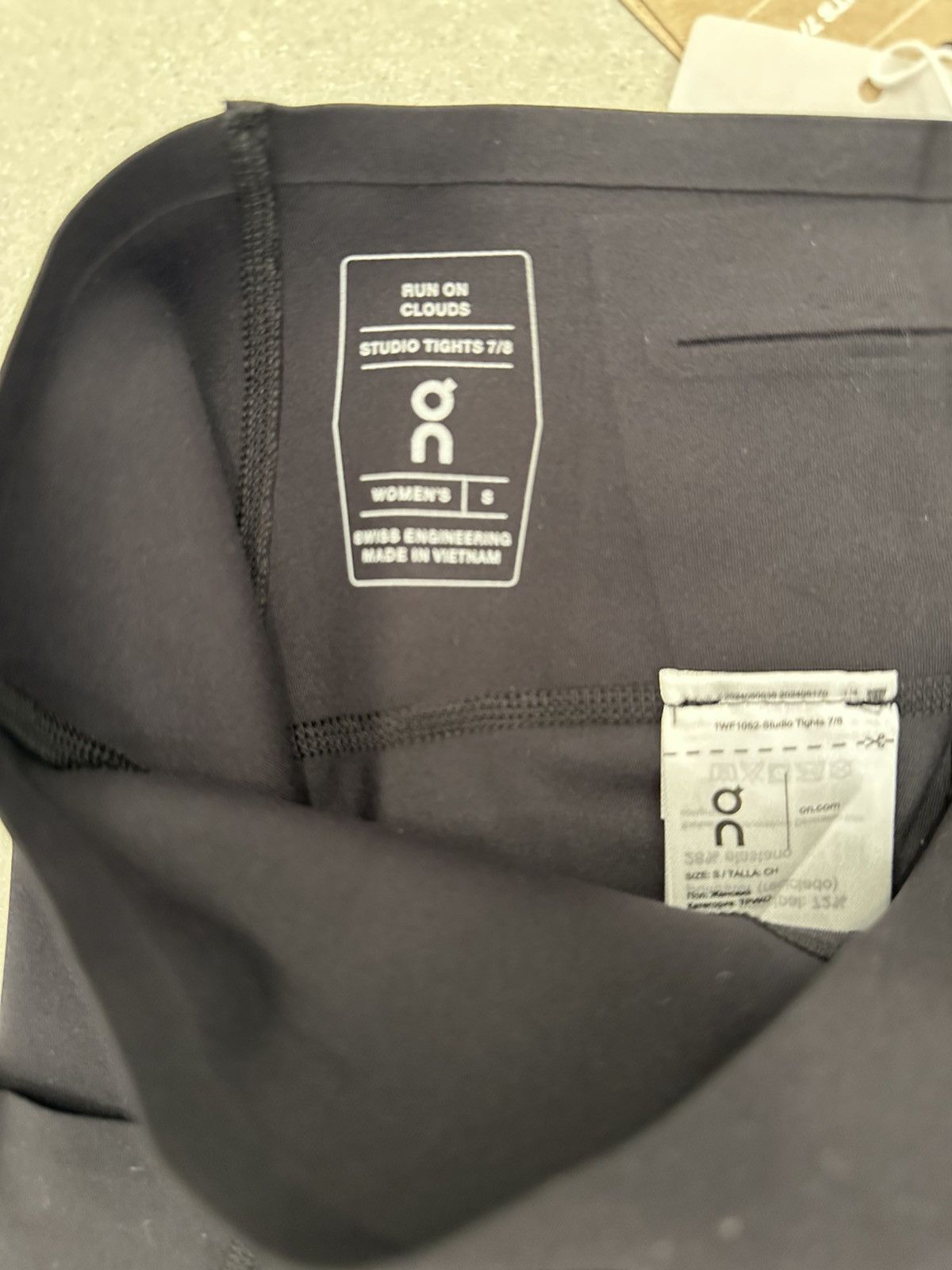 On On Running Studio Tight 7/8 Size 27" / US 4 / IT 40 - 8 Thumbnail