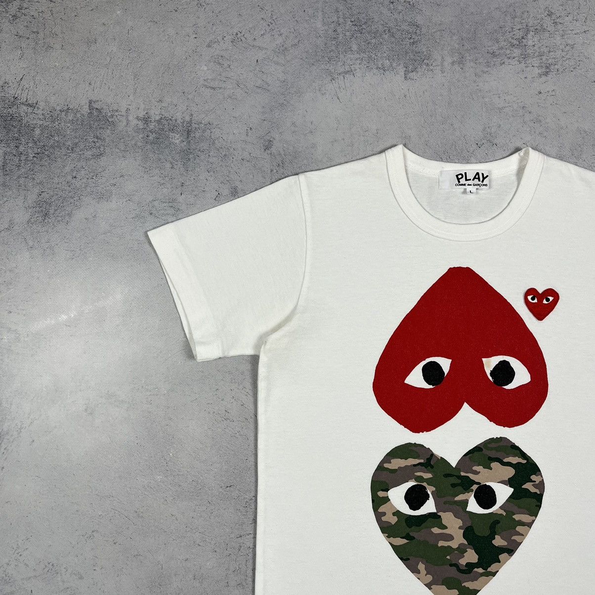 Comme des Garcons Ladies Comme Des Garçons Double Heart big logo T shirt Size L / US 10 / IT 46 - 6 Thumbnail