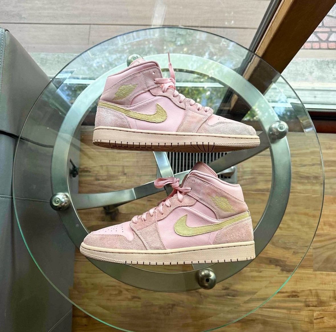 Jordan Brand Nike Air Jordan 1 Og Retro Coral Gold Premium Size 11 Mens Size US 11 / EU 44 - 1 Thumbnail