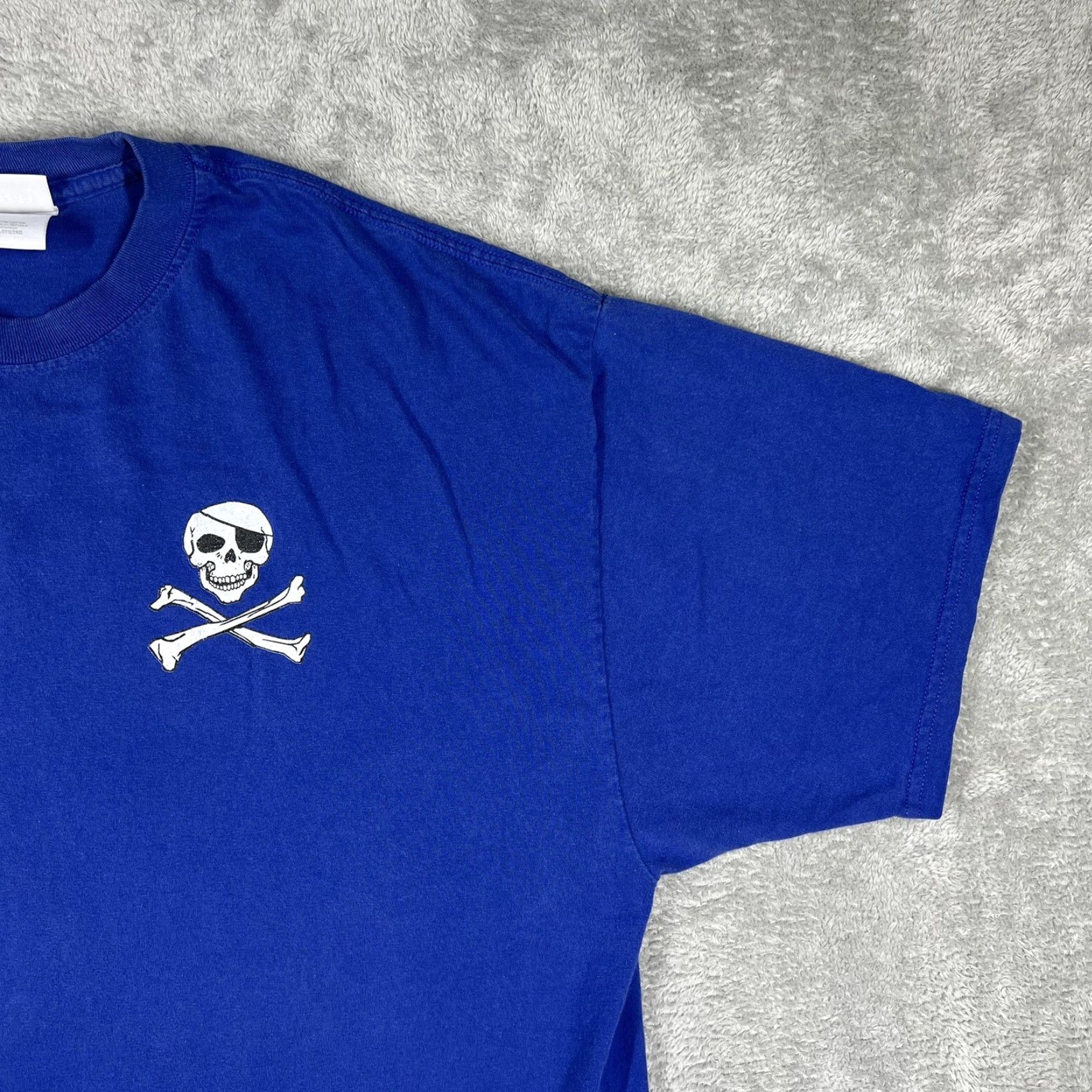 Gildan Skull and Crossbones T-Shirt Men's 2XL Royal Blue Gildan Heavy Cotton Graphic Tee Size US XXL / EU 58 / 5 - 3 Thumbnail