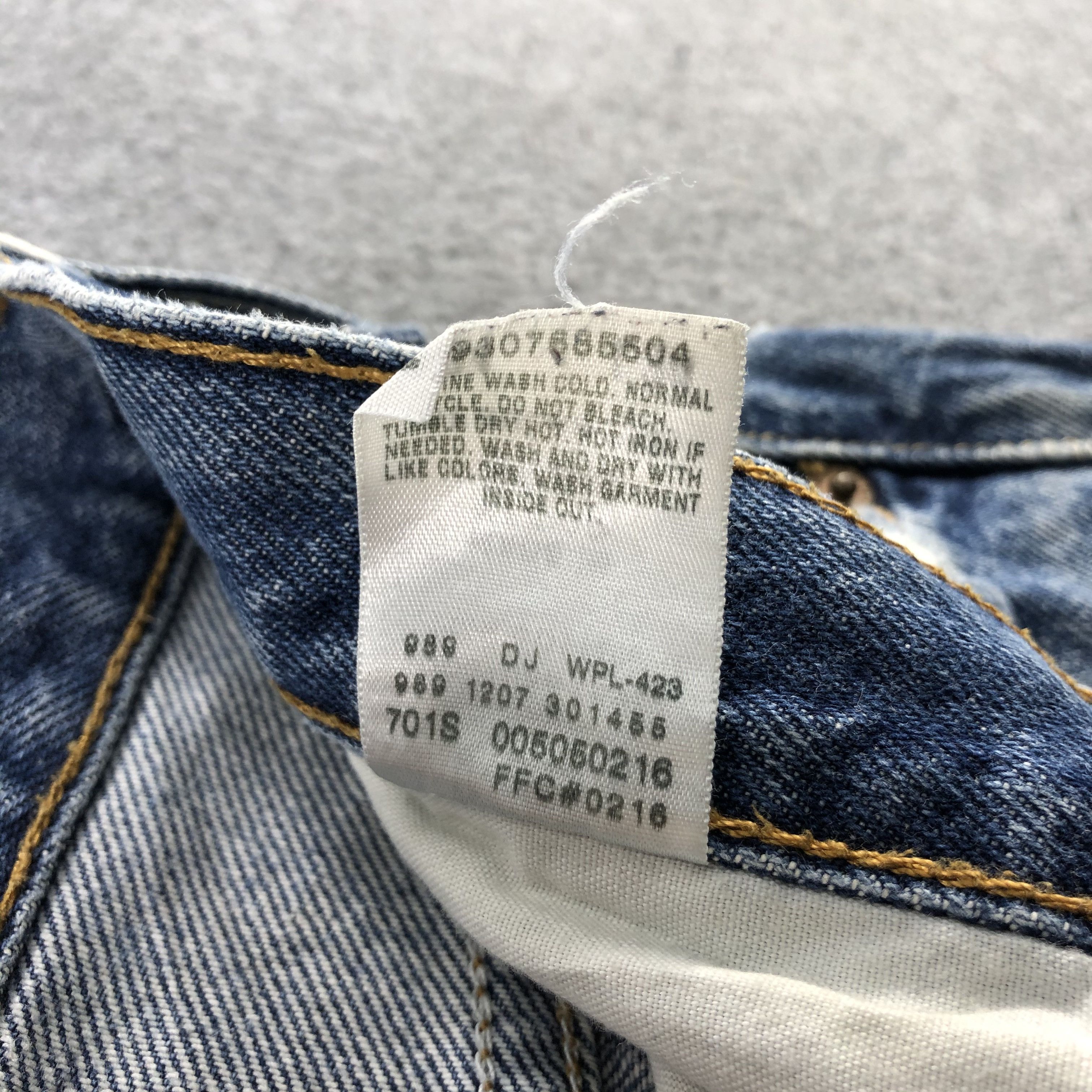 Levi's Vintage Blue Wash Levis 505 Jeans- J1297 Size US 35 - 10 Thumbnail