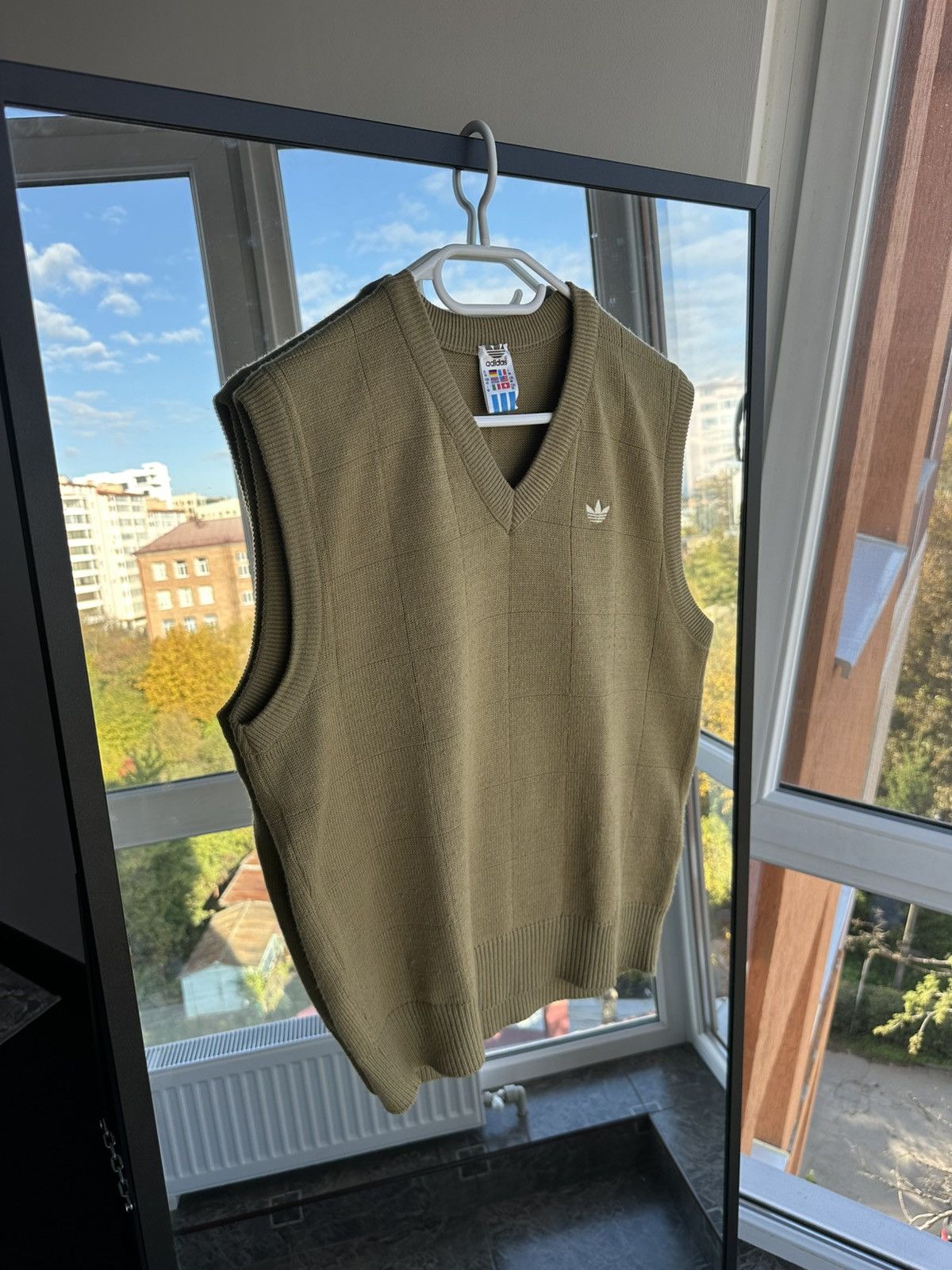 Adidas Vintage Adidas Beige 90s Mens Knitted Vest Sz S-M Size US S / EU 44-46 / 1 - 6 Thumbnail