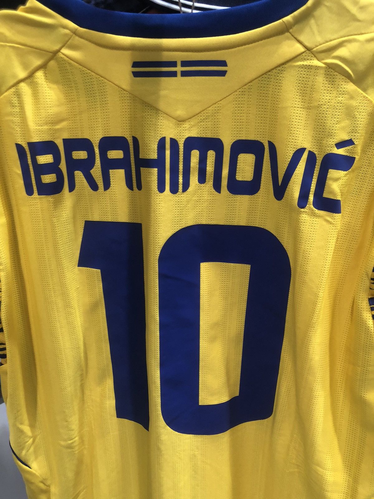 Umbro Sweden 07/09 home shirt #10 Ibrahimovic Size US L / EU 52-54 / 3 - 6 Thumbnail