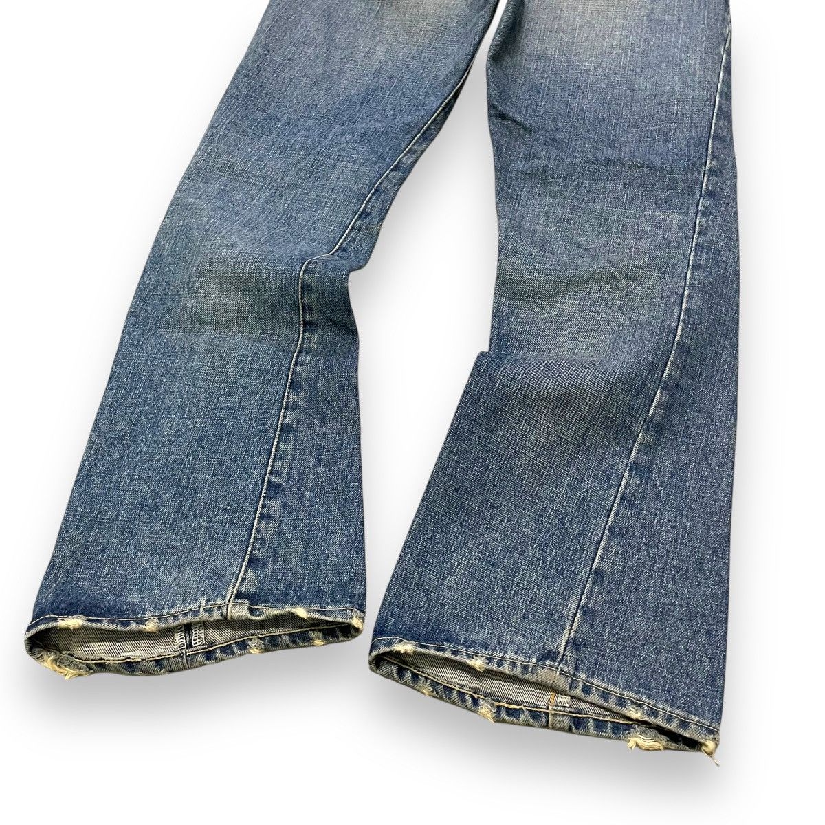 If Six Was Nine × Japanese Brand × Le Grande Bleu (L.G.B.) 🇯🇵 SURF RIDER SPIRAL CUT FLARED DISTRESSED DENIM PANTS Size US 30 / EU 46 - 9 Thumbnail