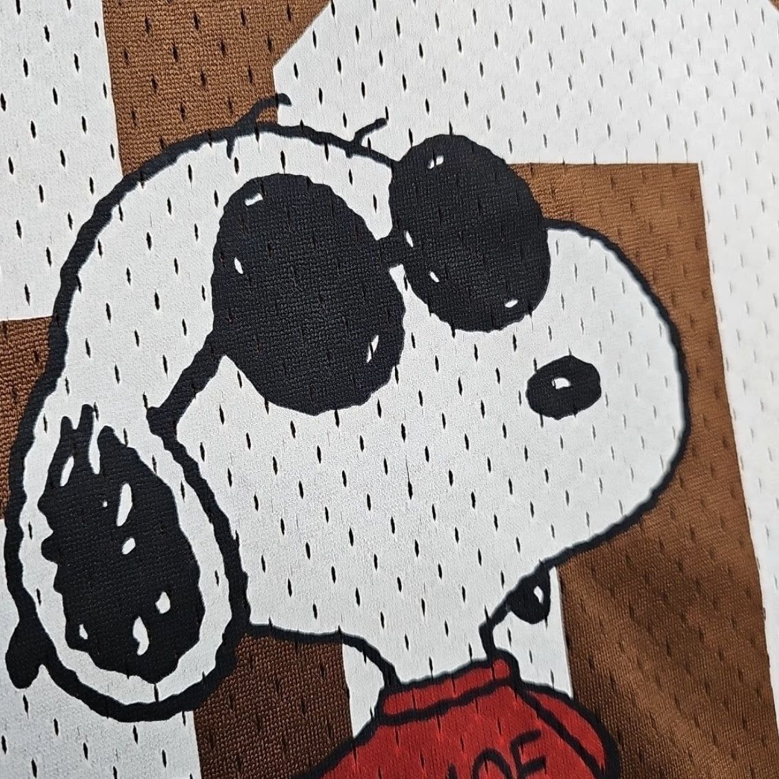 Vintage Hybrid Apparel Peanuts Snoopy Joe Cool #50 Football Jersey T-Shirt Adult 2XL Brown Short Sleeve Mens NFL Cartoon Sports Jerseys Size US XXL / EU 58 / 5 - 4 Thumbnail