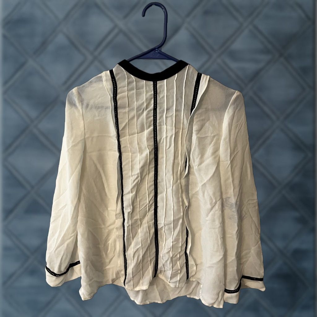 Zara Zara Blouse Shirt Women M White Crew Neck Button Embroidered Back Casual Semi Sheer Basic Public? Size M / US 6-8 / IT 42-44 - 1 Thumbnail