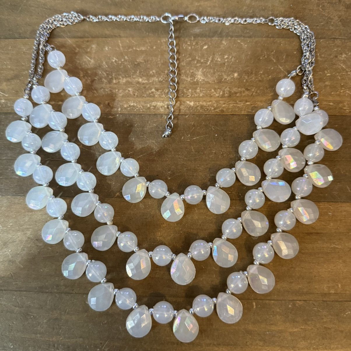Other Iridescent white layered bead bib necklace Size ONE SIZE - 2 Thumbnail