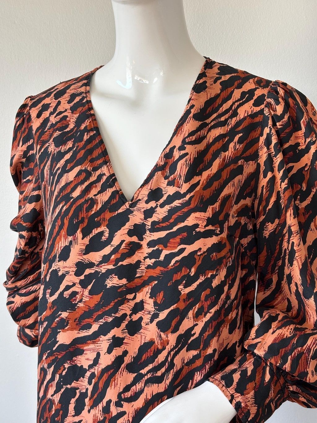 Sandro Sandro Paris Silk Leopard Print Mini Dress Designer Size M / US 6-8 / IT 42-44 - 3 Thumbnail