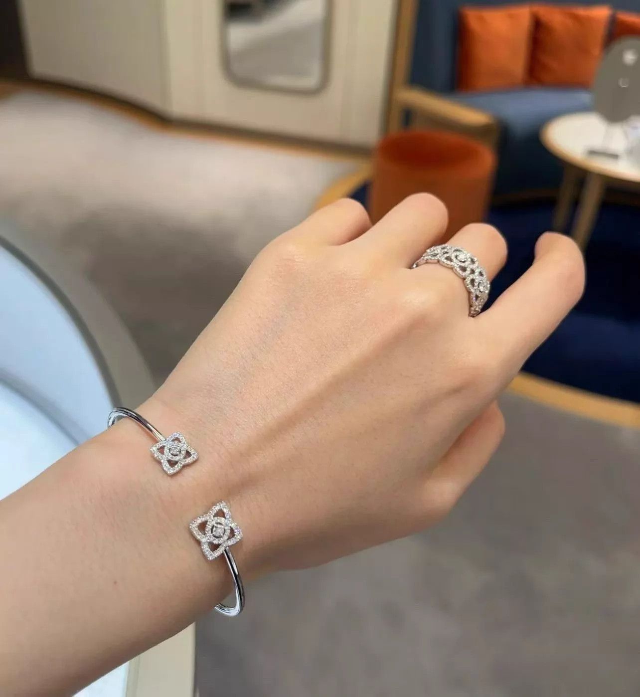 Other DE BEERS Lotus 18k Gold Diamond Bracelet 15.5cm AE586 Size ONE SIZE - 2 Thumbnail