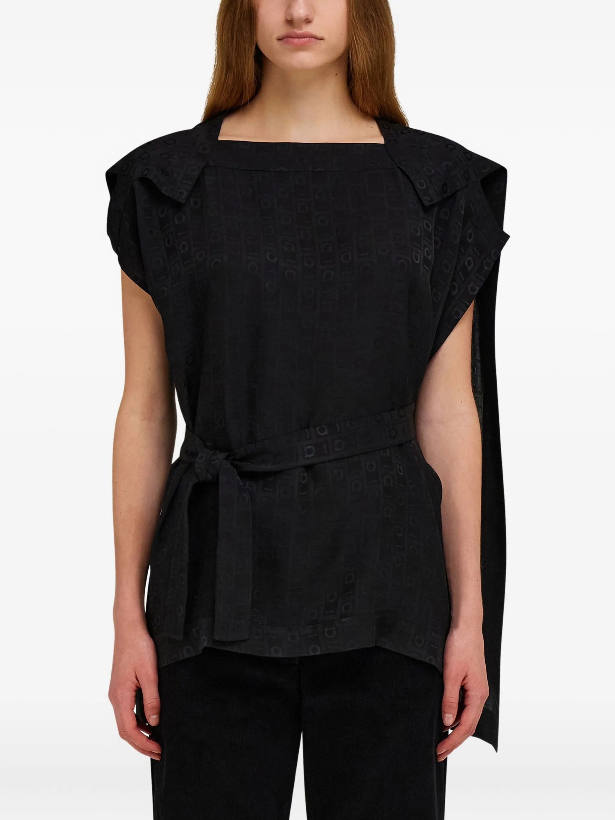 Salvatore Ferragamo o1s1rm0426 Monogram Blouse in Black Size XS / US 0-2 / IT 36-38 - 3 Thumbnail